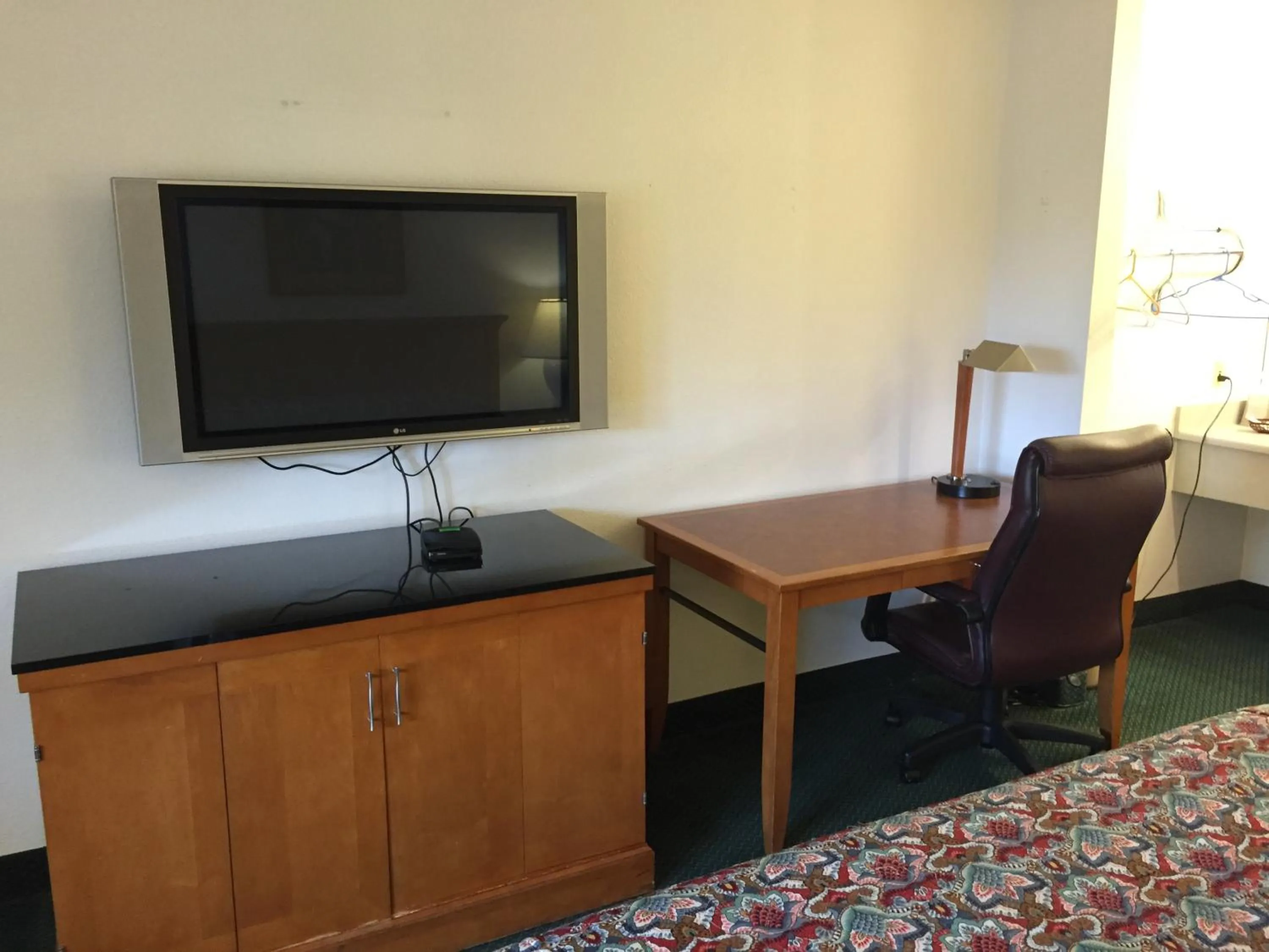 TV and multimedia in Sunshine Motel