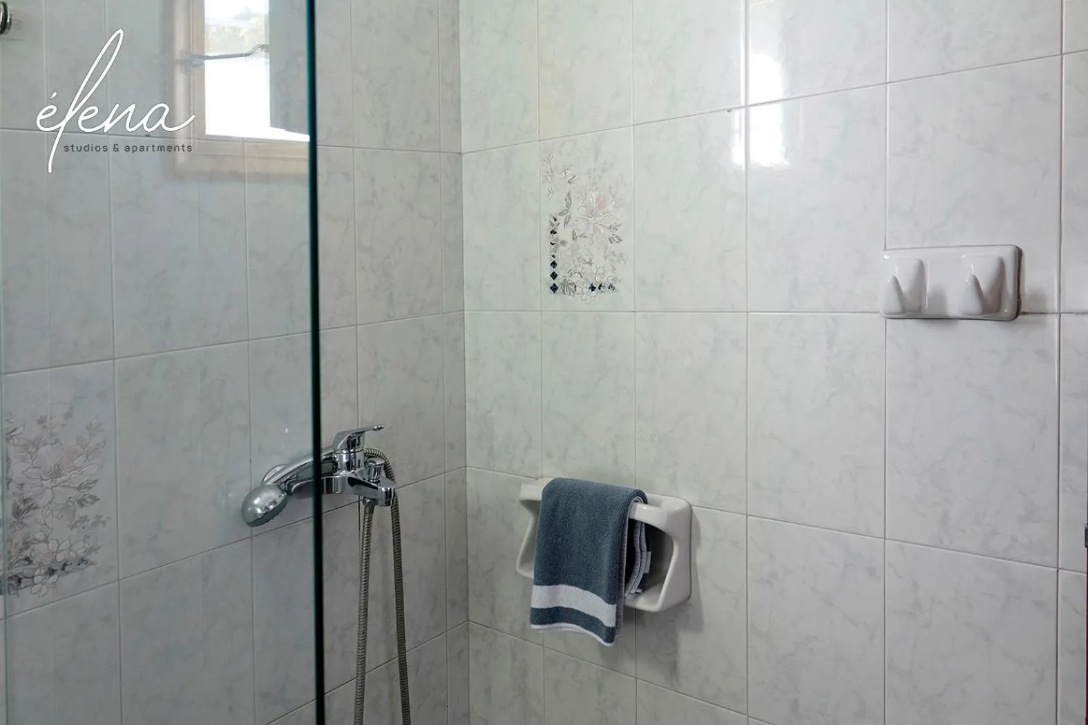 Shower in Elena Studios & Apartments