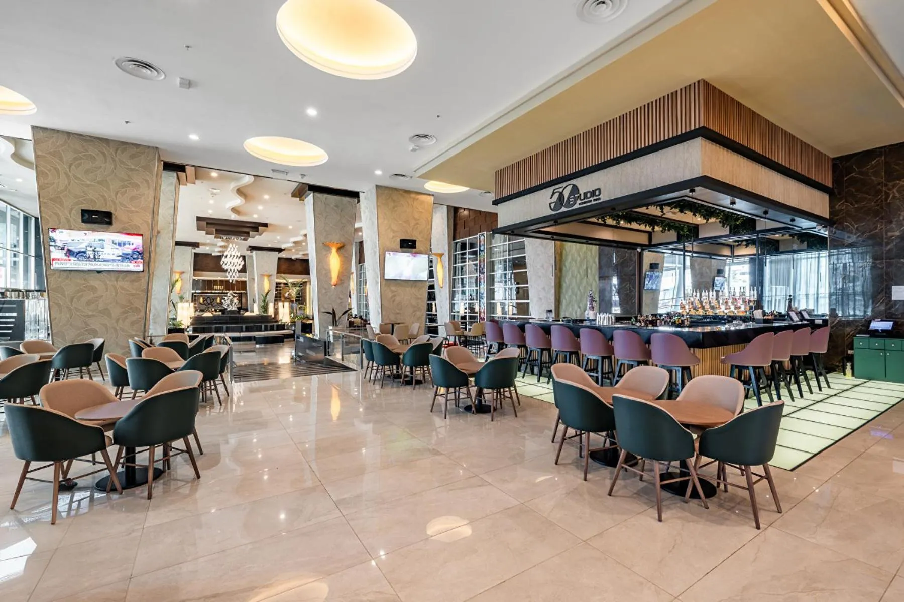 Lobby or reception in Riu Plaza Panamá