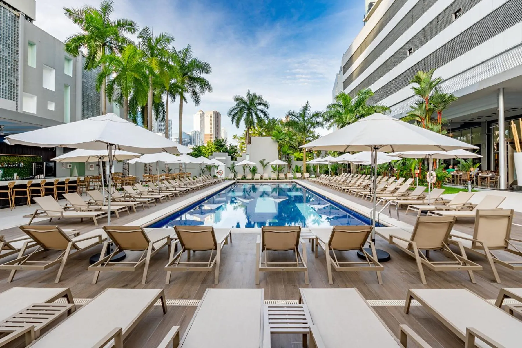 Pool view in Riu Plaza Panamá