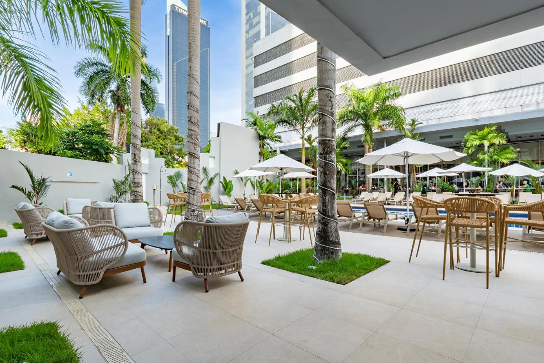 Pool view in Riu Plaza Panamá