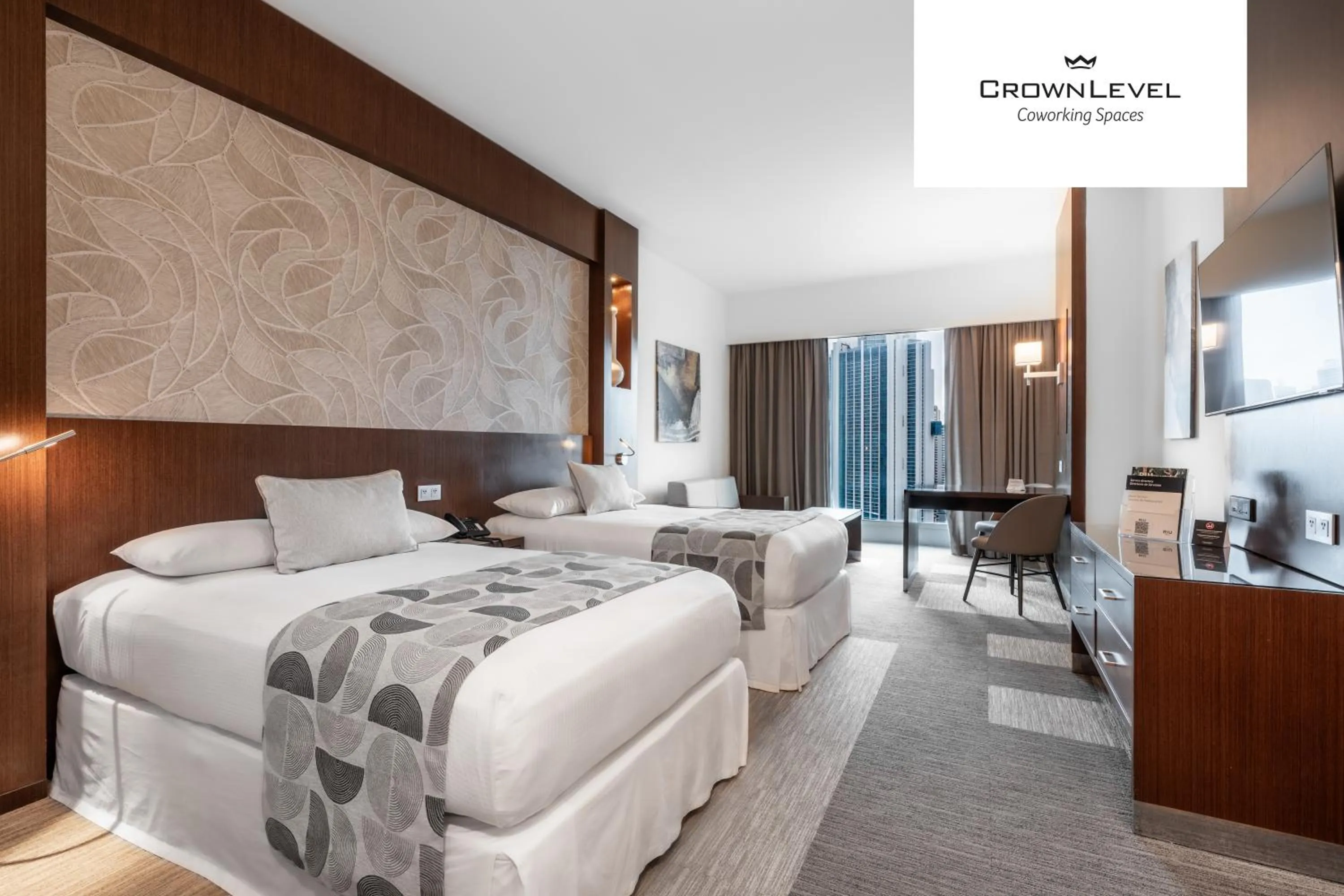 Photo of the whole room, Bed in Riu Plaza Panamá