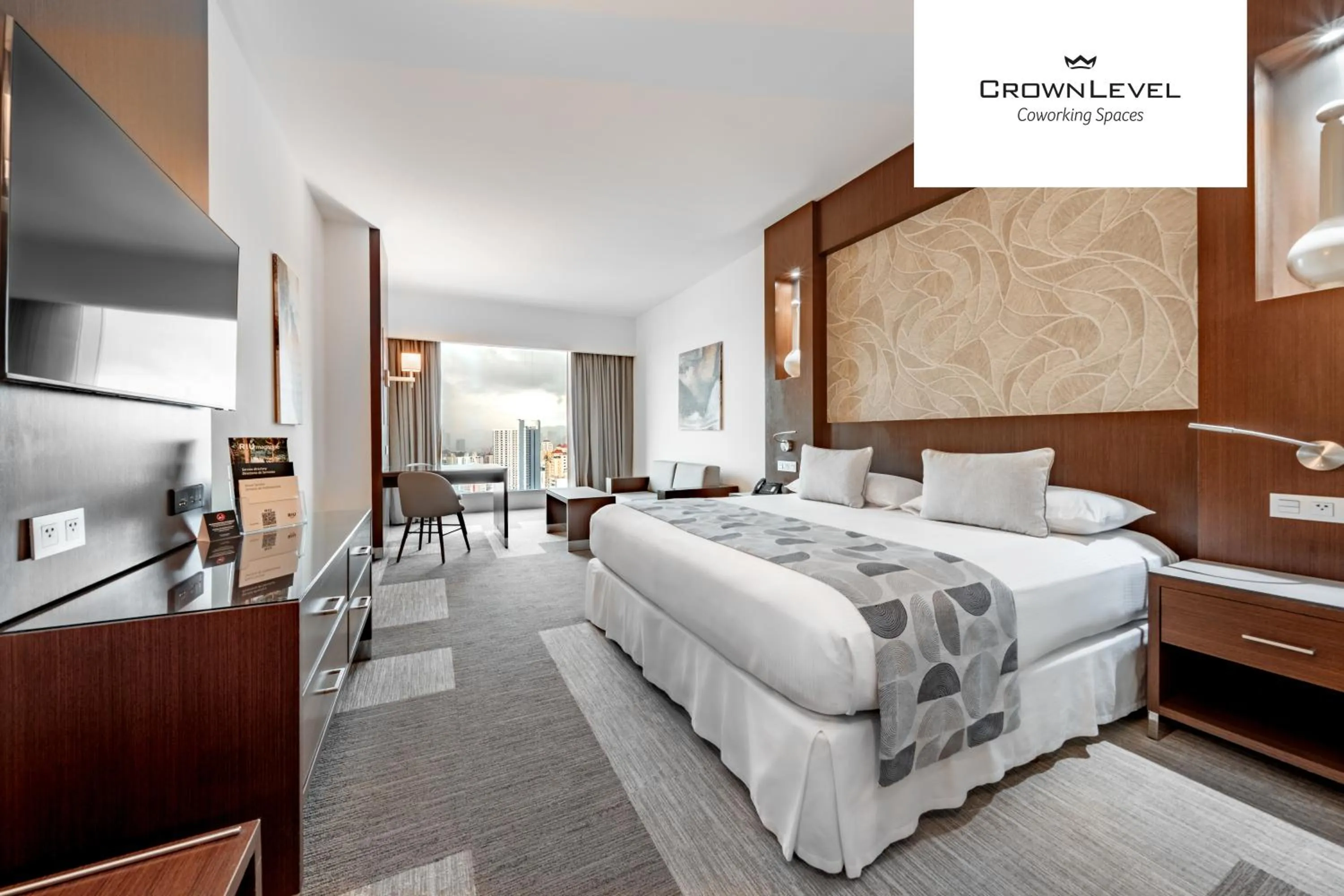 Photo of the whole room, Bed in Riu Plaza Panamá