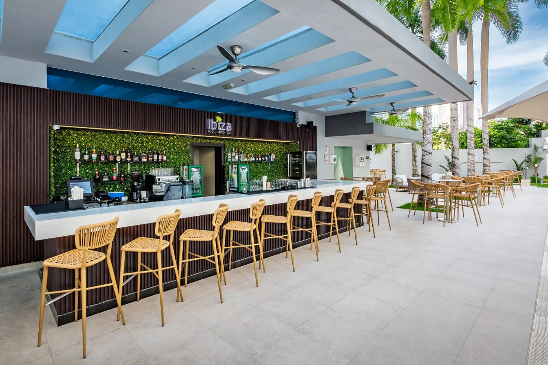 Lounge or bar in Riu Plaza Panamá