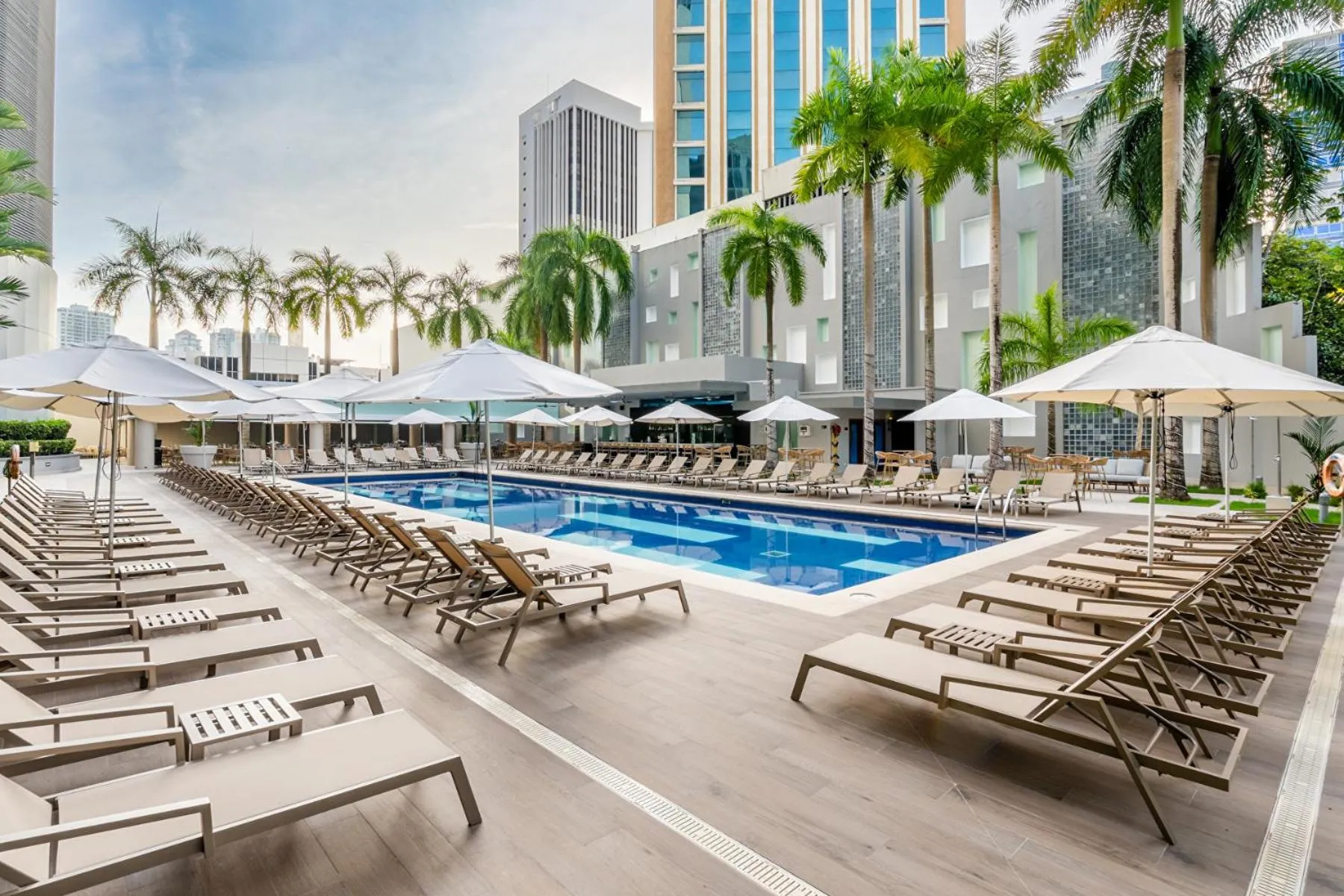 Pool view in Riu Plaza Panamá