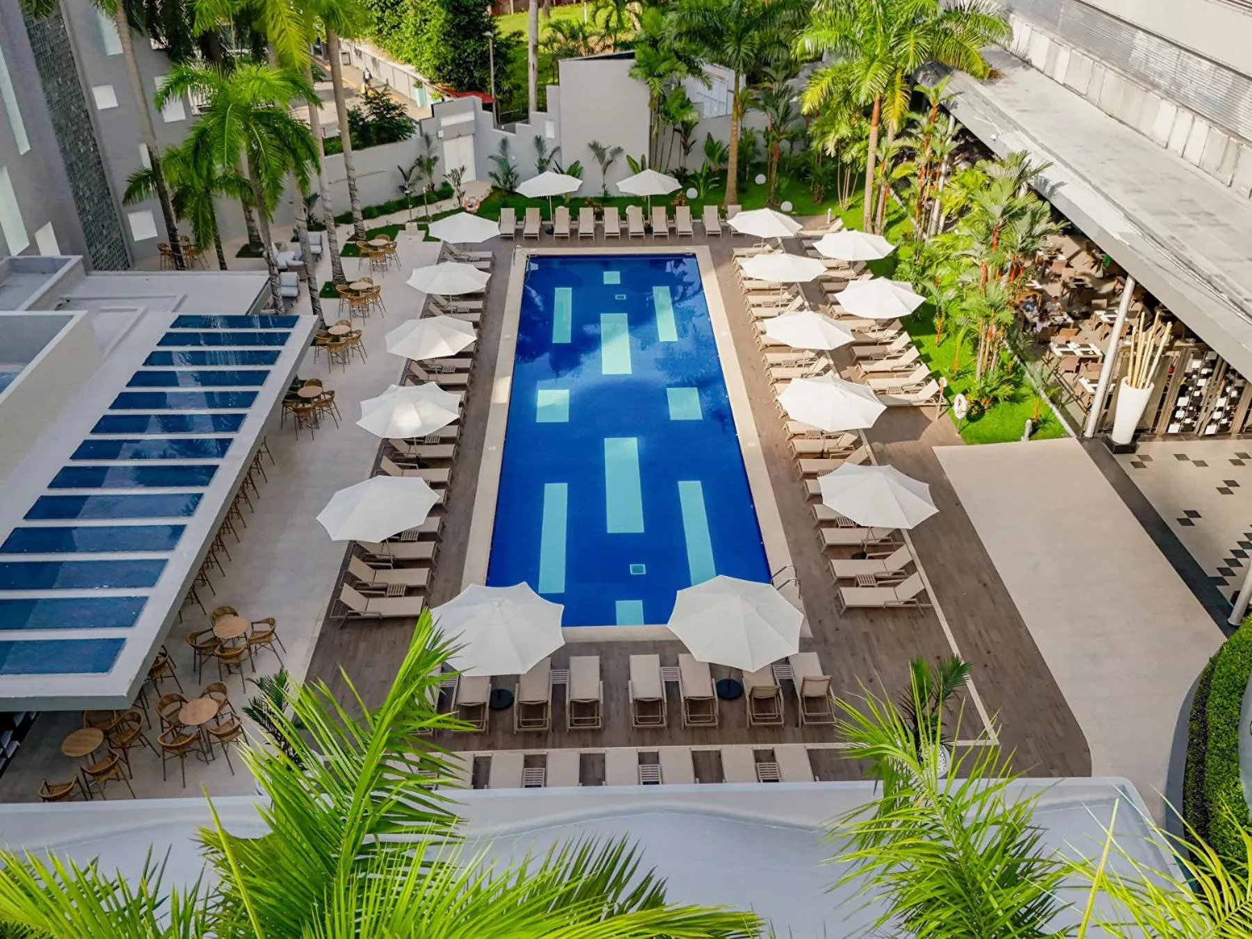 Pool view in Riu Plaza Panamá