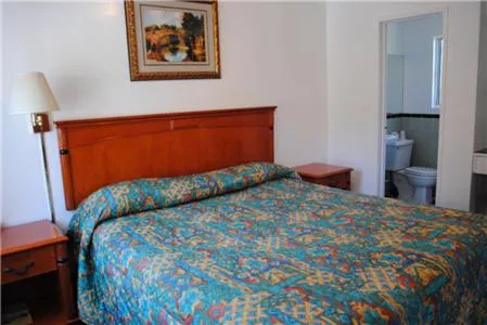 Photo of the whole room, Bed in Rose Bowl Motel