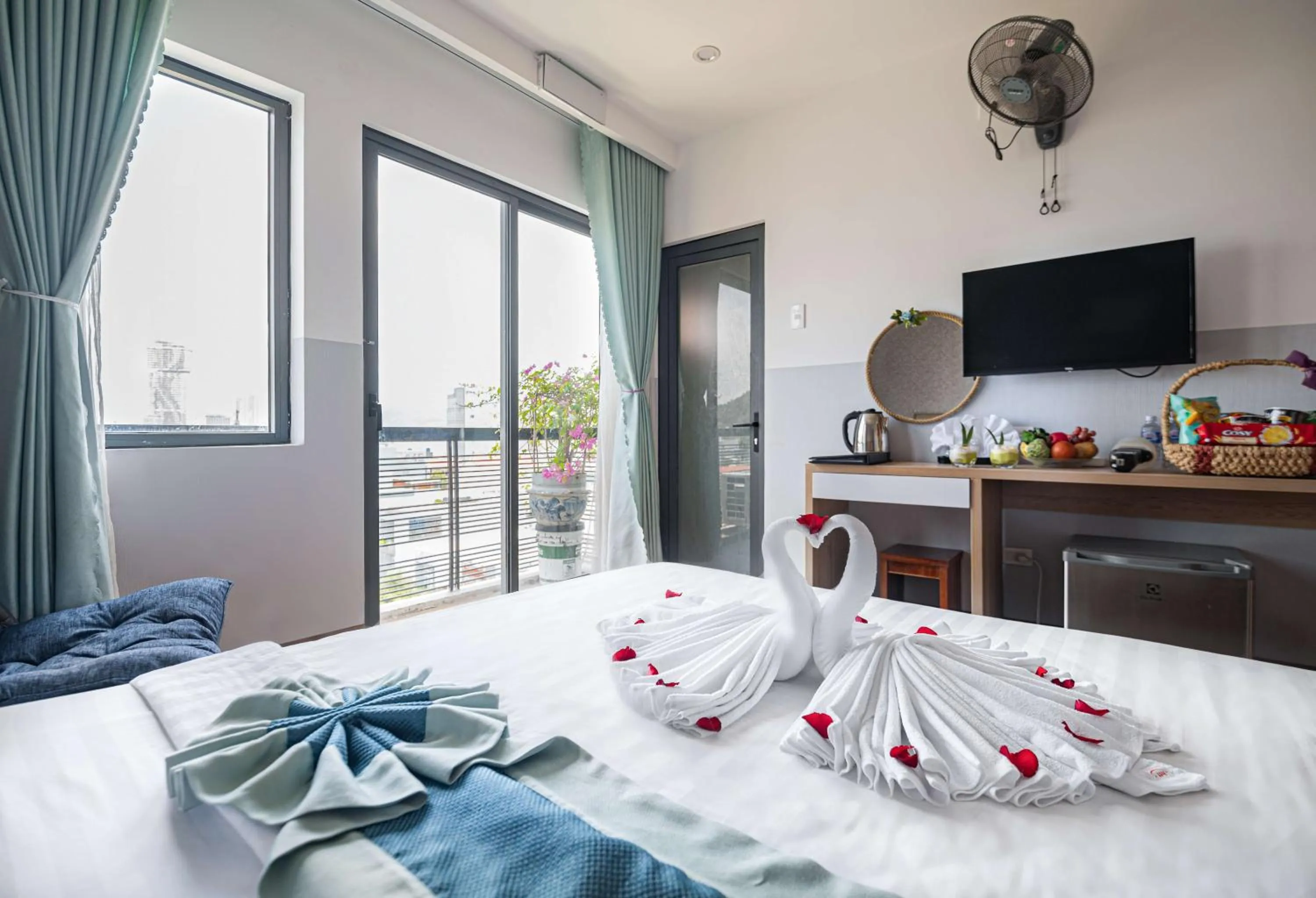 Bedroom, Bed in Hương Biển Hotel