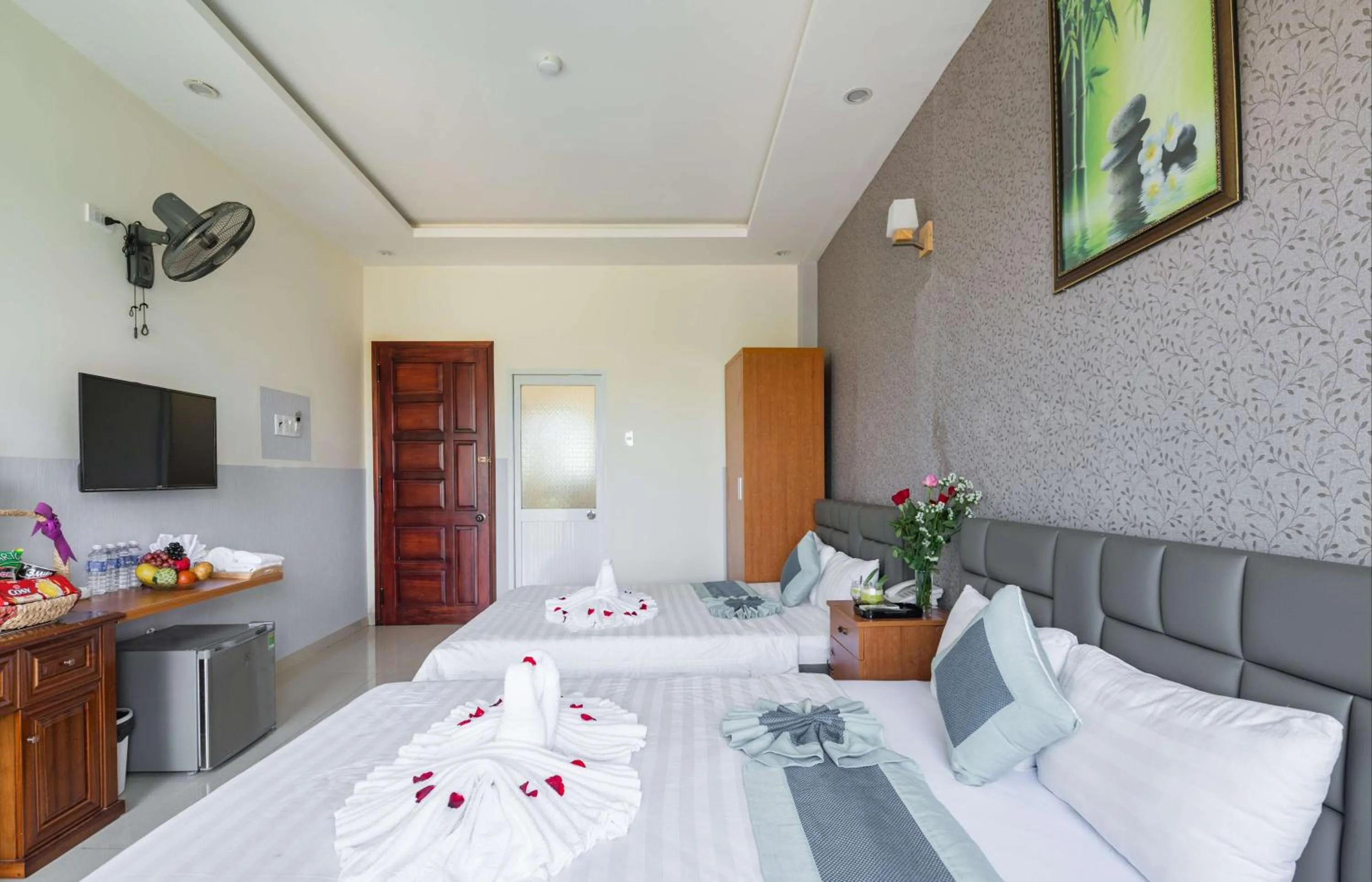 Bedroom, Bed in Hương Biển Hotel