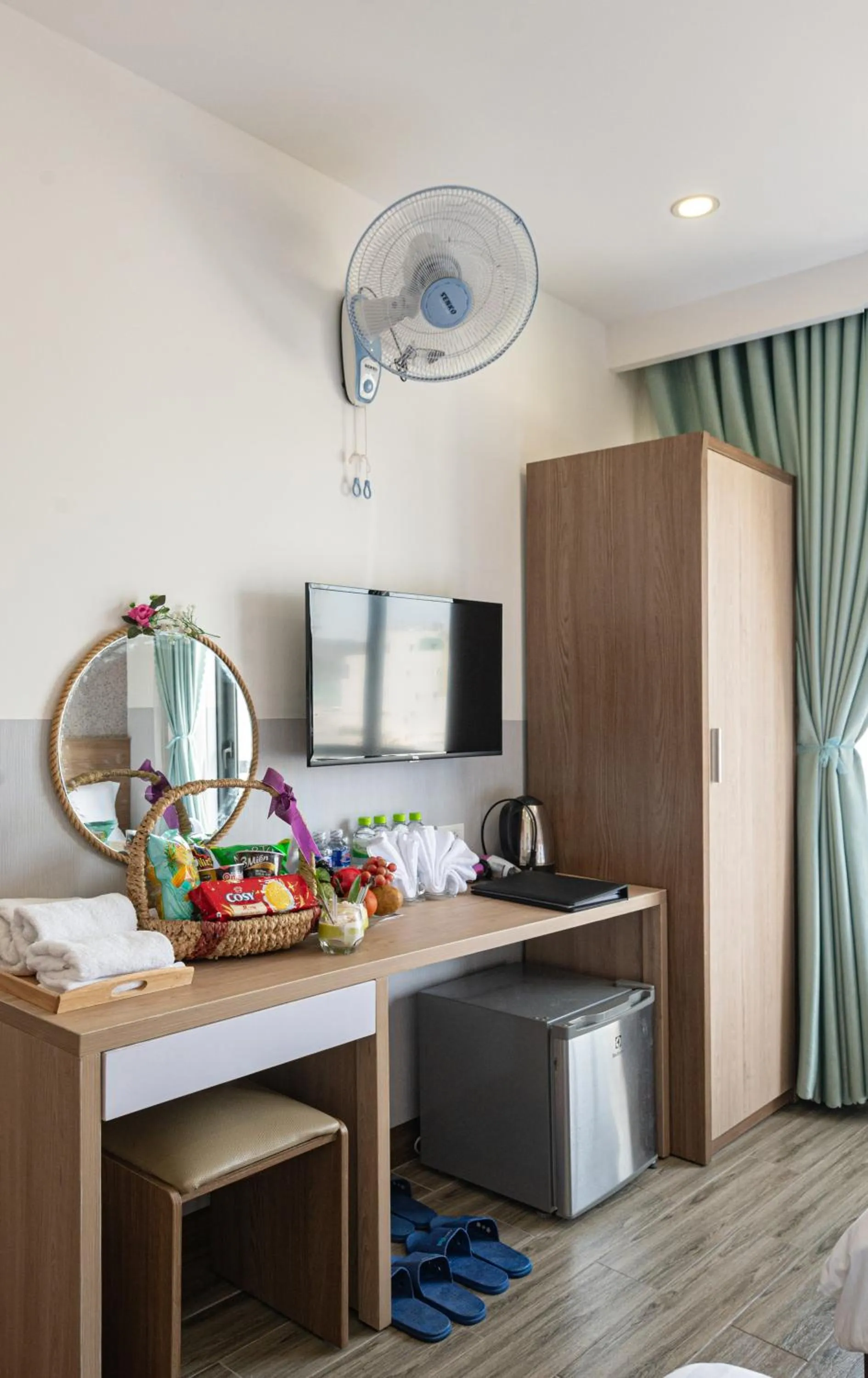 Communal lounge/ TV room in Hương Biển Hotel