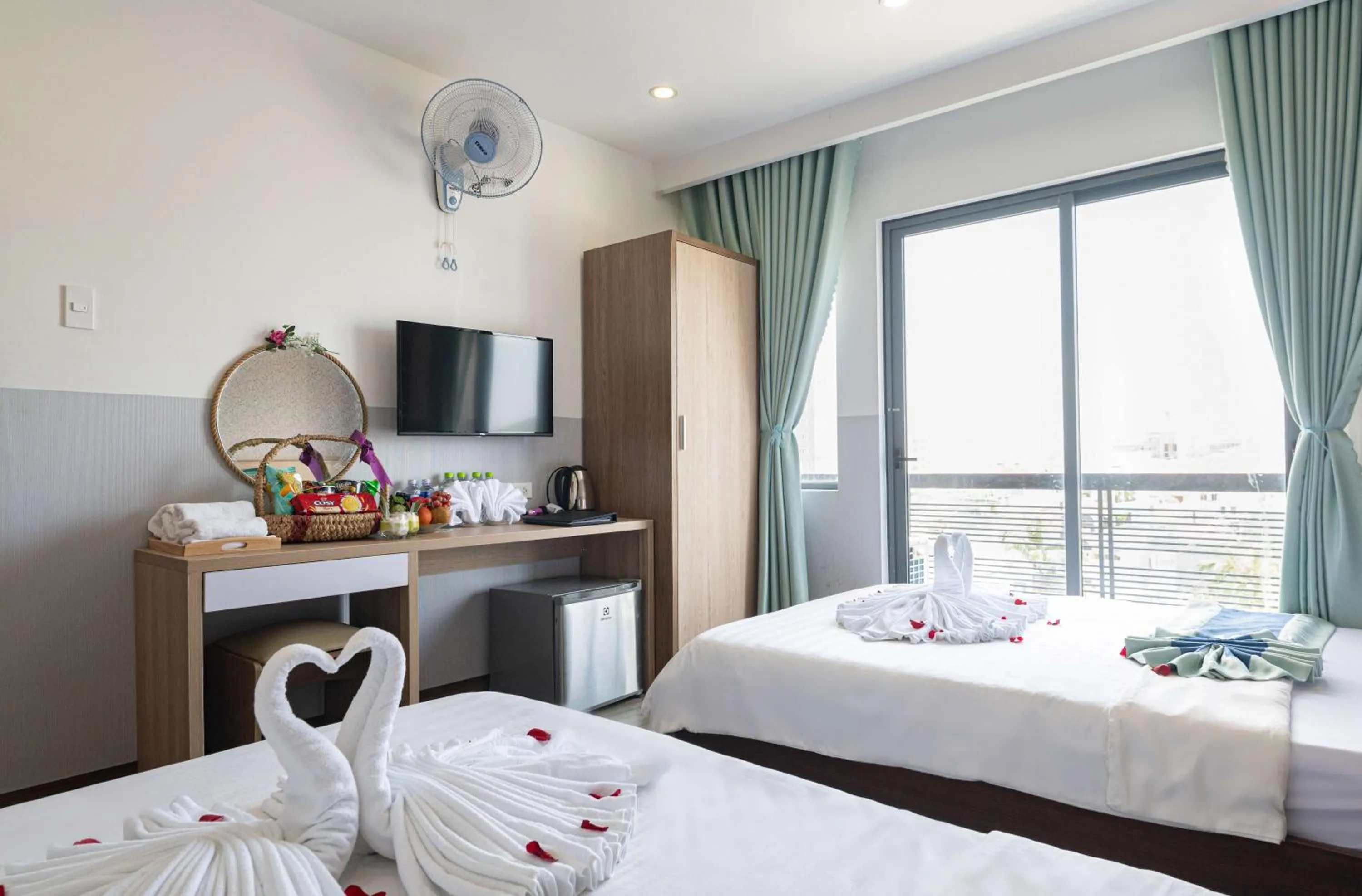 Bedroom, Bed in Hương Biển Hotel