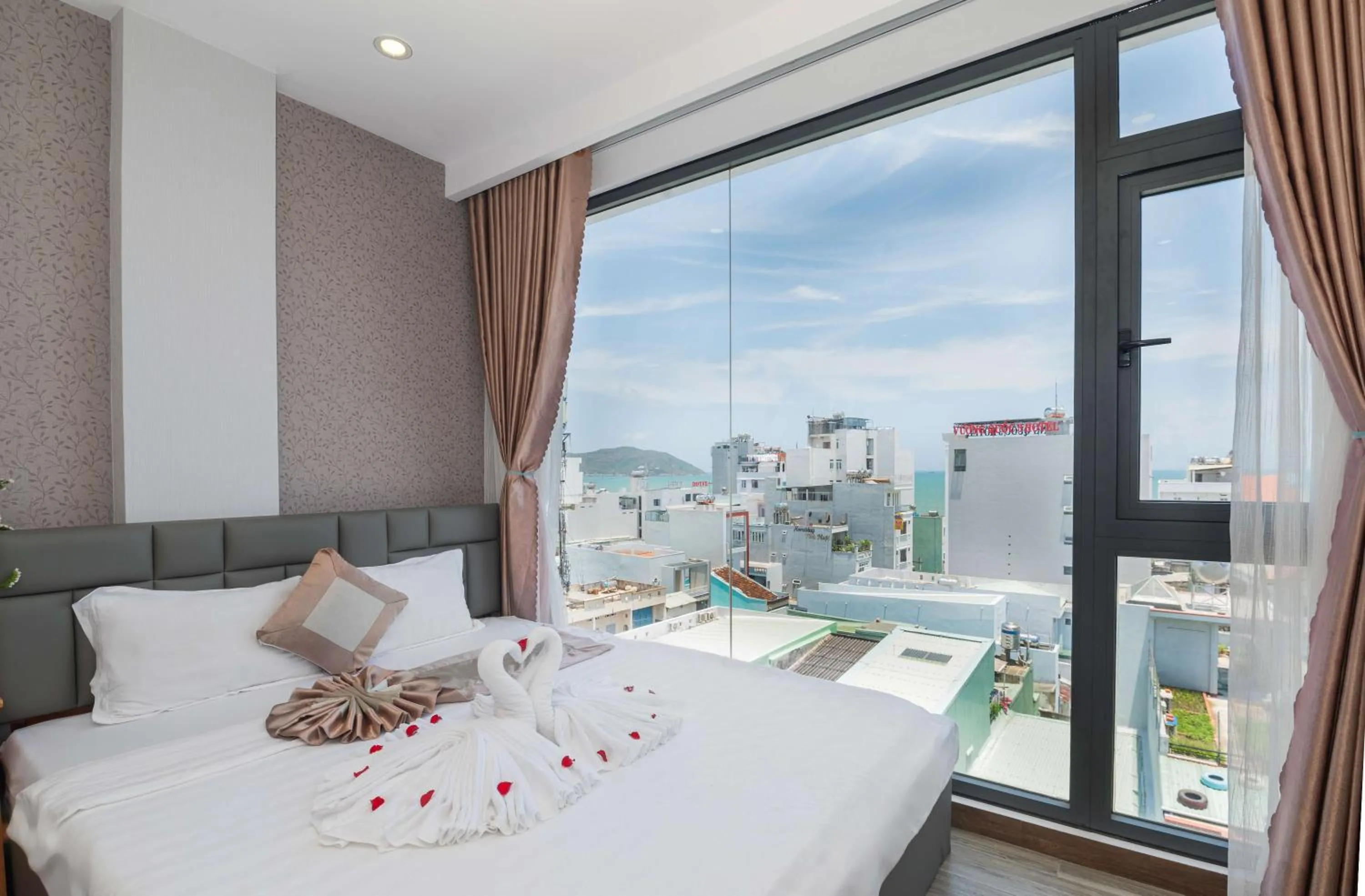 Bedroom, Bed in Hương Biển Hotel