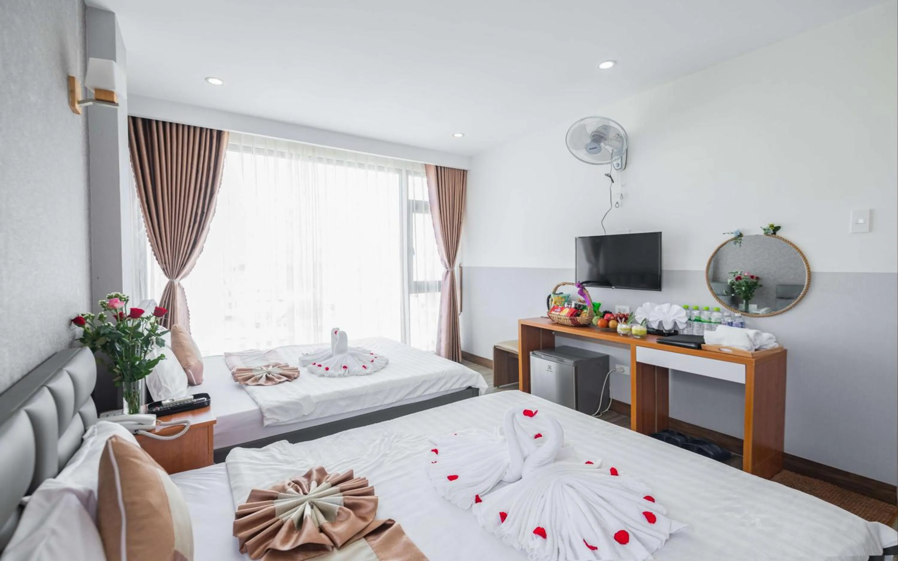 Bedroom, Bed in Hương Biển Hotel