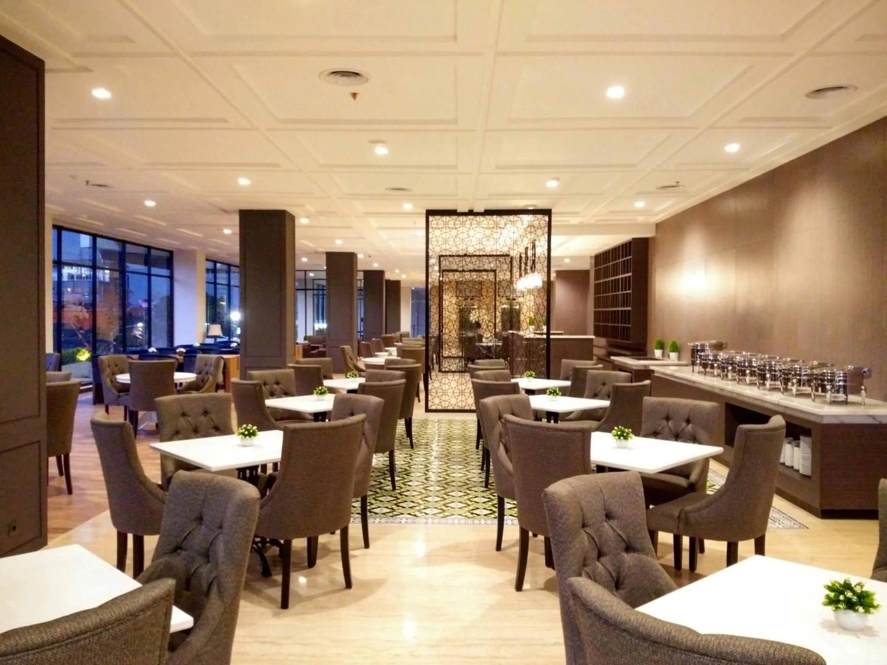 Restaurant/places to eat in Rivoli Hotel Jakarta