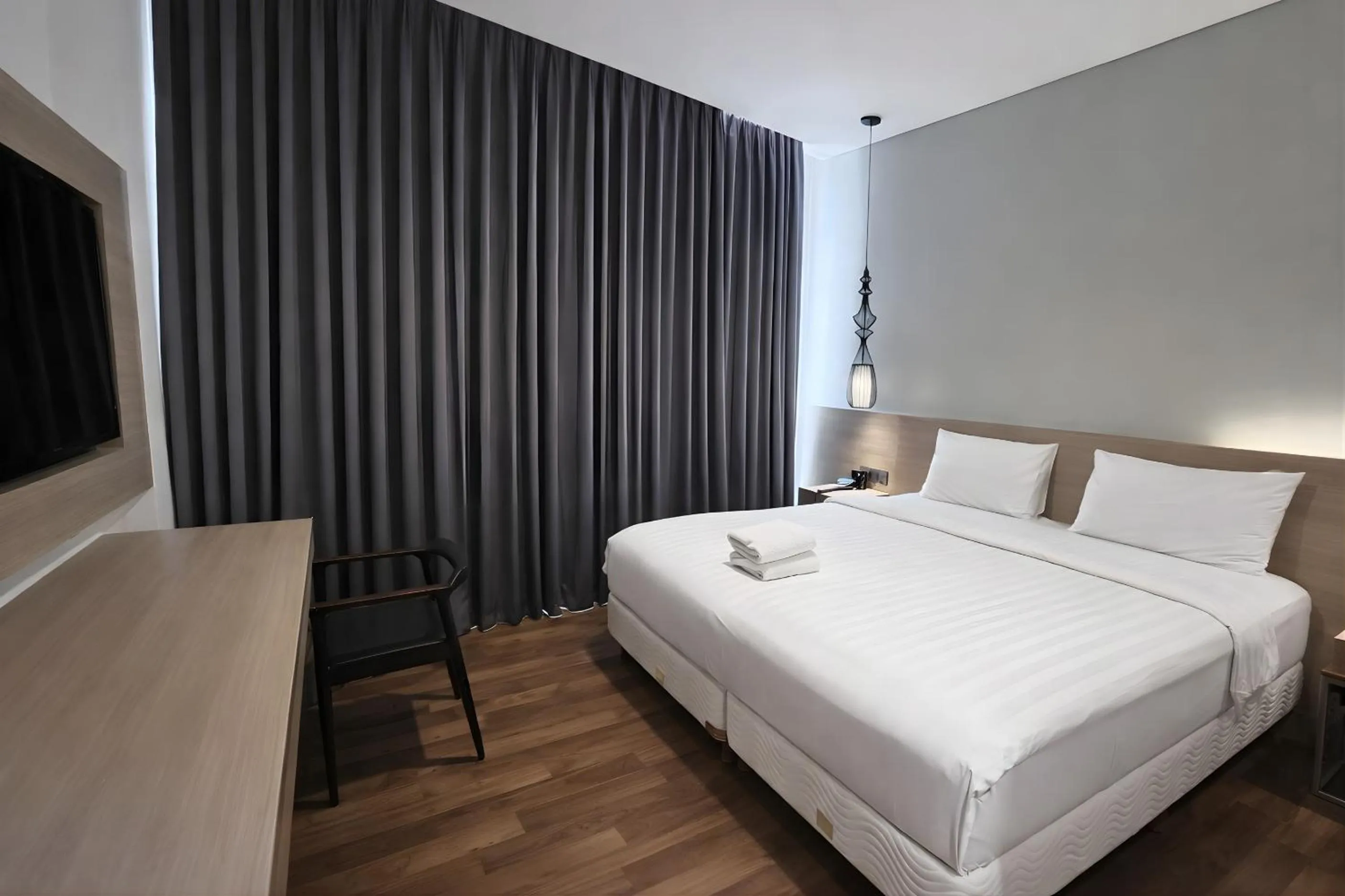 Bedroom, Bed in Rivoli Hotel Jakarta