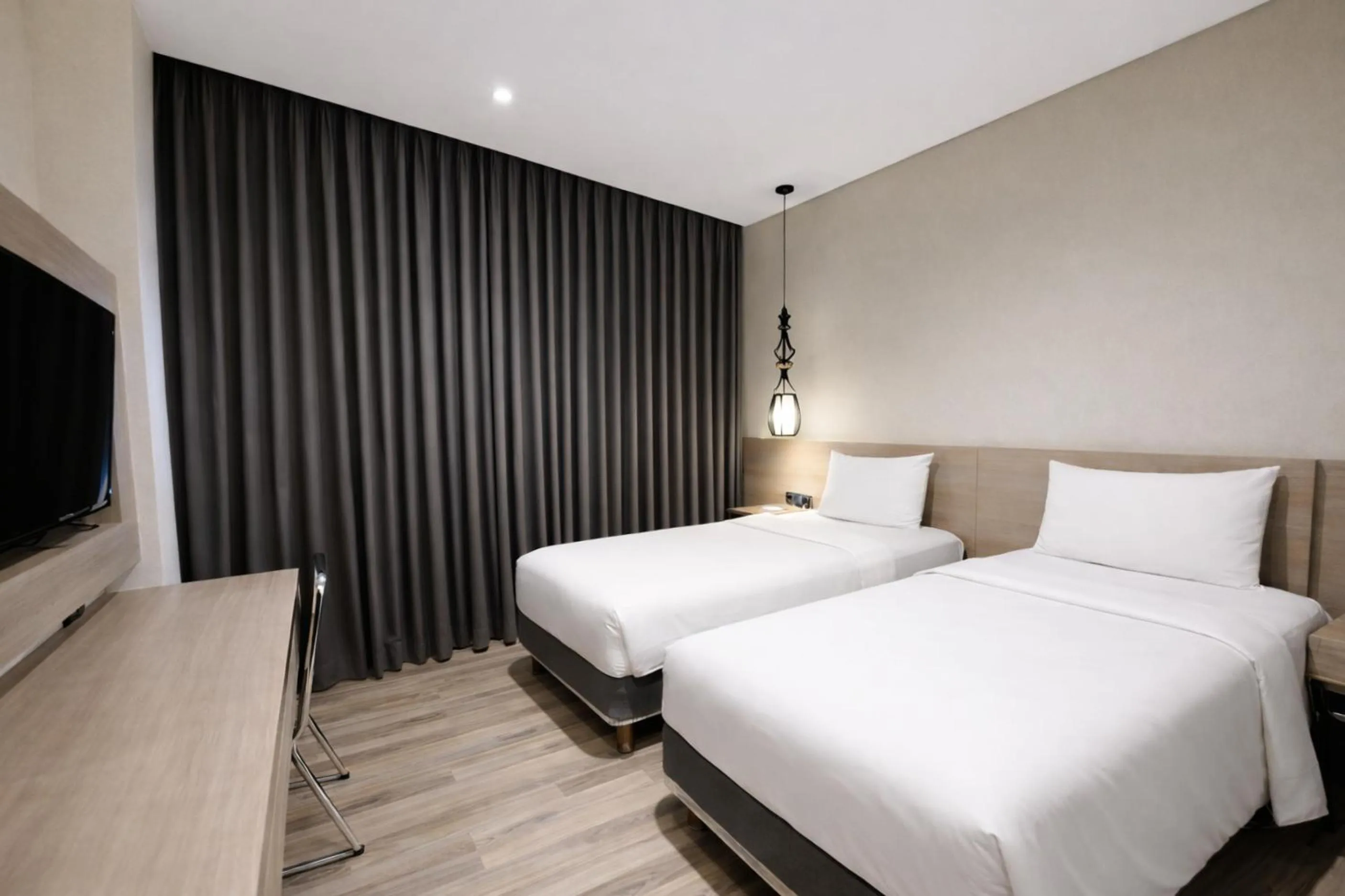 Bedroom, Bed in Rivoli Hotel Jakarta