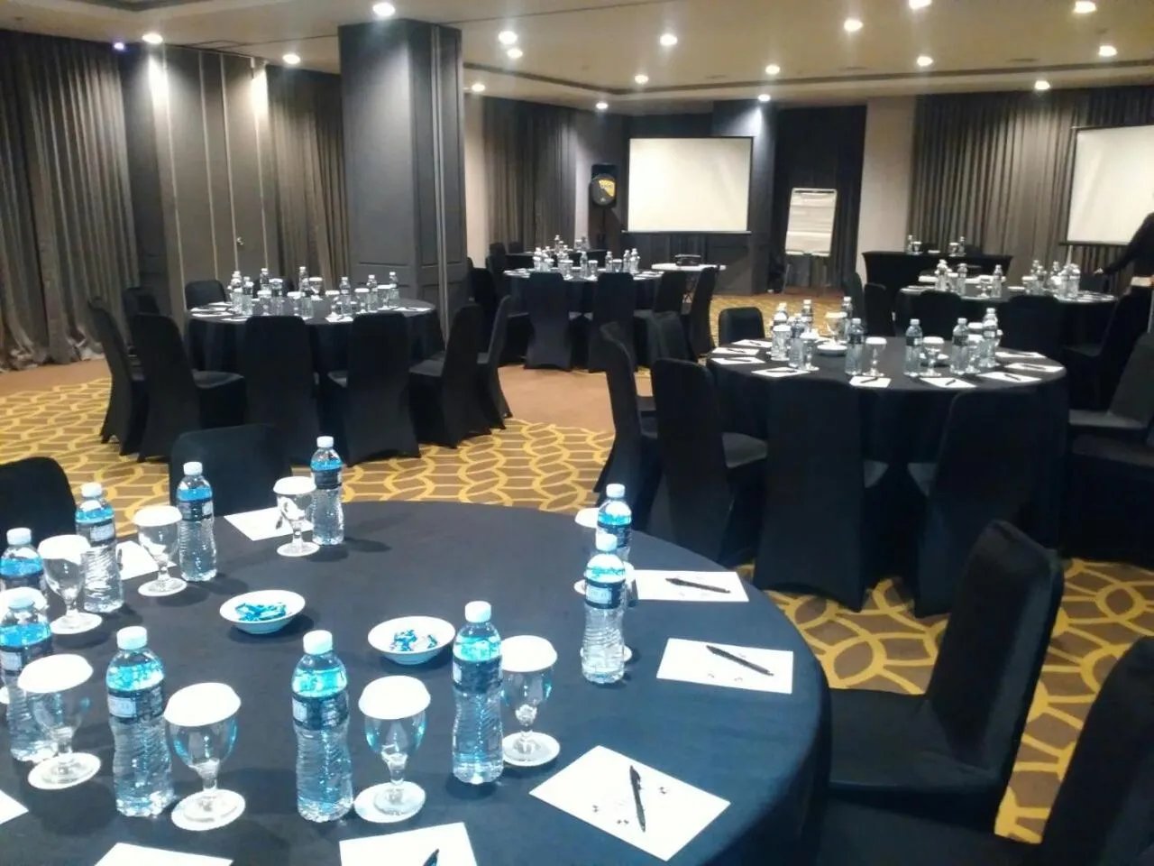 Business facilities in Rivoli Hotel Jakarta