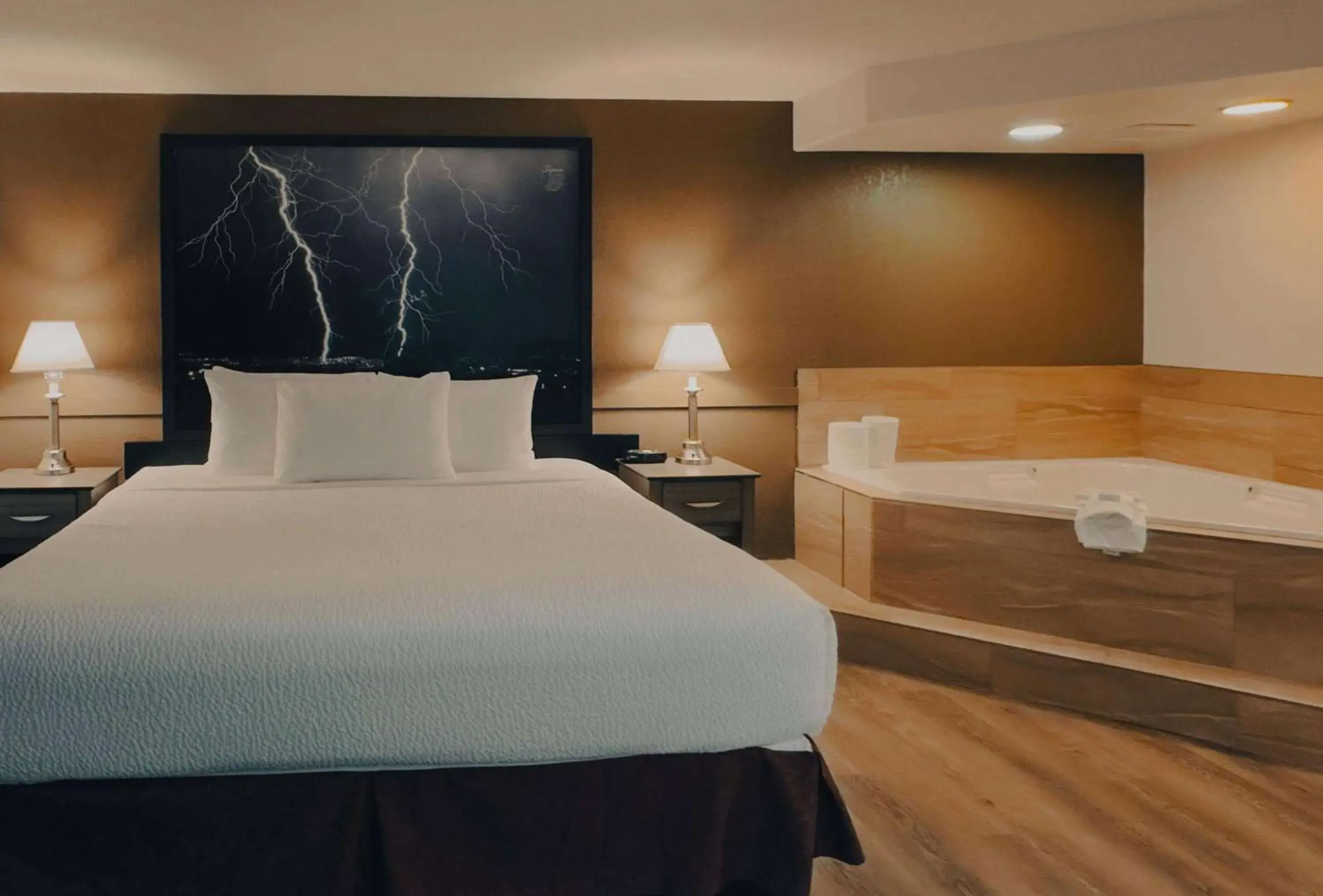 Deluxe King Room with Spa Bath- Non-Smoking in Super 8 by Wyndham Dawson Creek Deluxe King Room with Spa Bath- Non-Smoking in Super 8 by Wyndham Dawson Creek