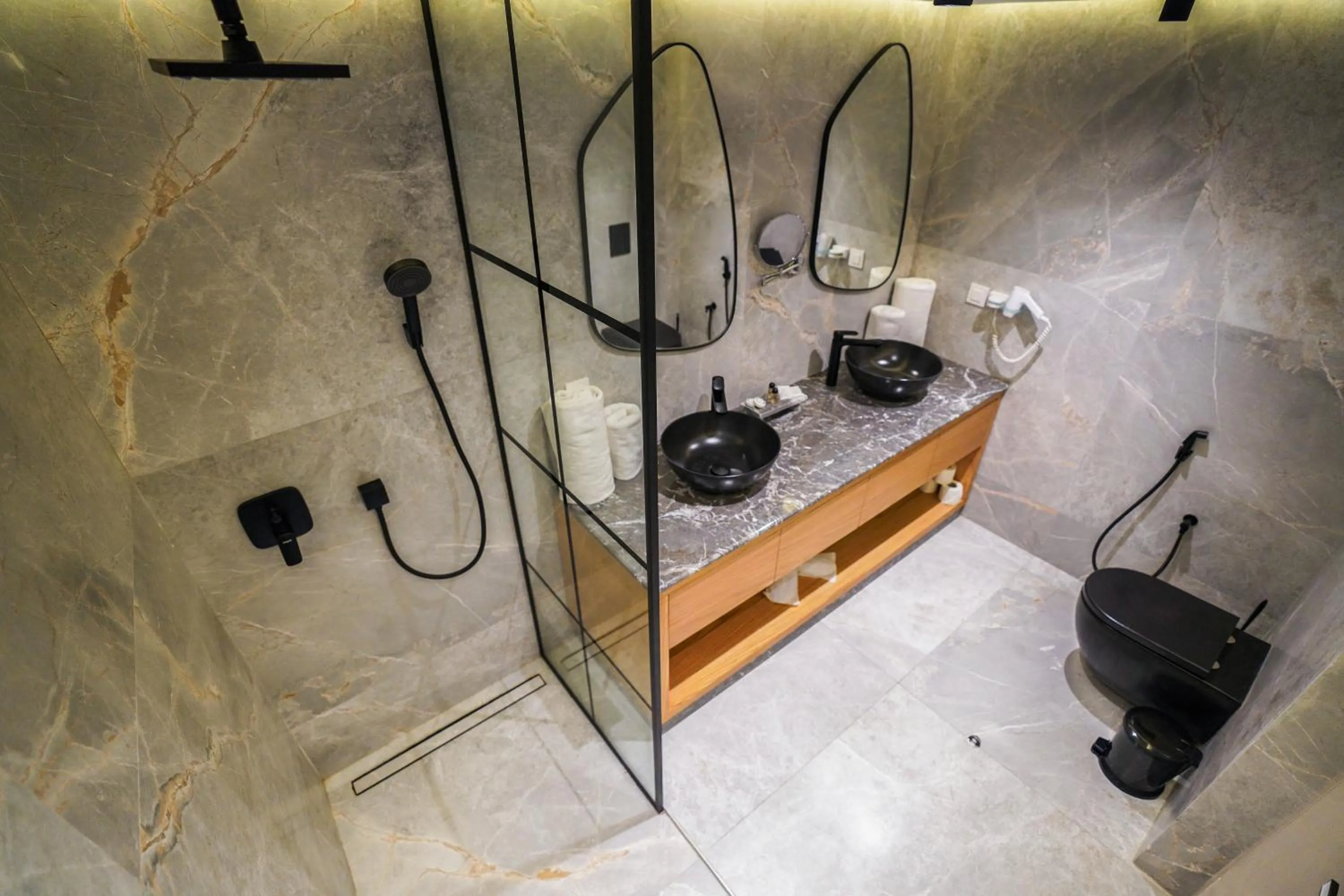 Shower in Ocean Atlantic View (Ex Bo Hotel)