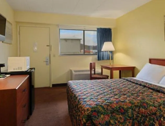 Bedroom, Bed in Days Inn by Wyndham Athens