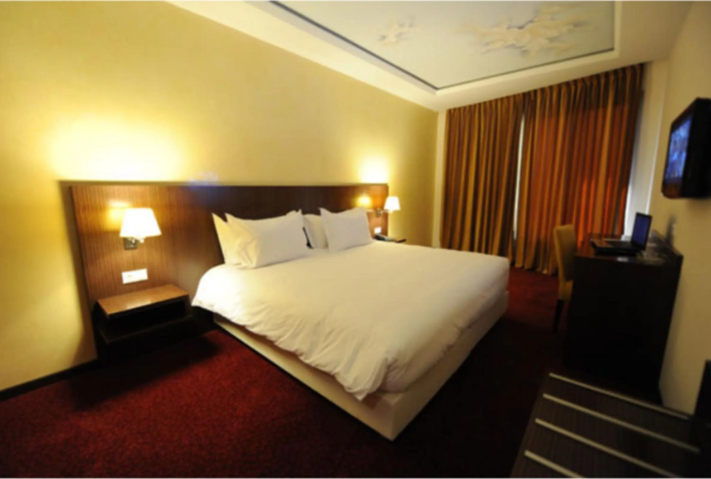 Bedroom, Bed in Rive Hotel