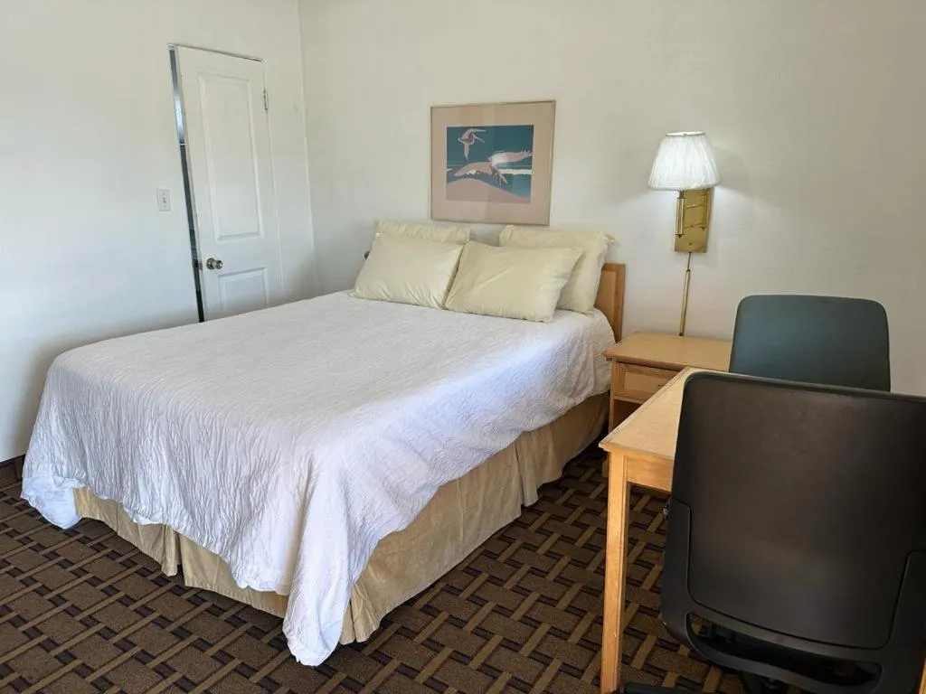 Bed in Ski's Western Motel