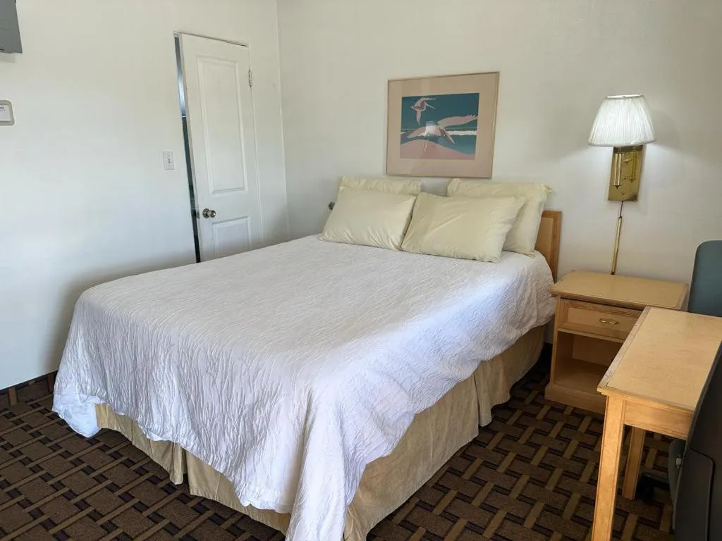 Bed in Ski's Western Motel