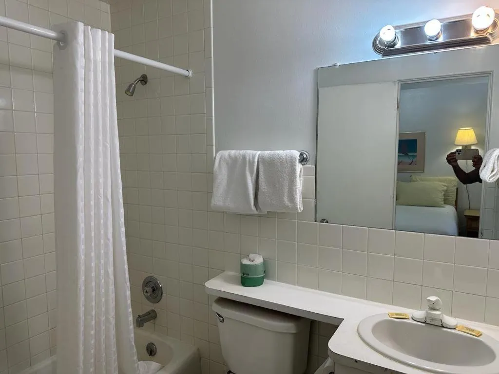 Shower in Ski's Western Motel