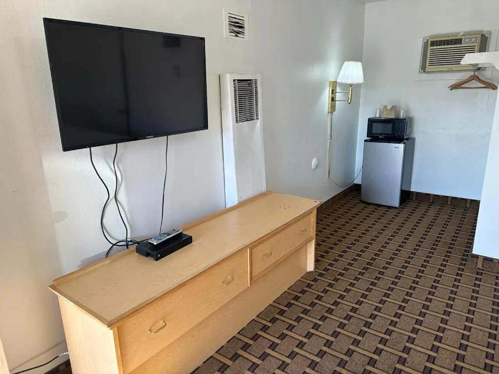 TV and multimedia in Ski's Western Motel