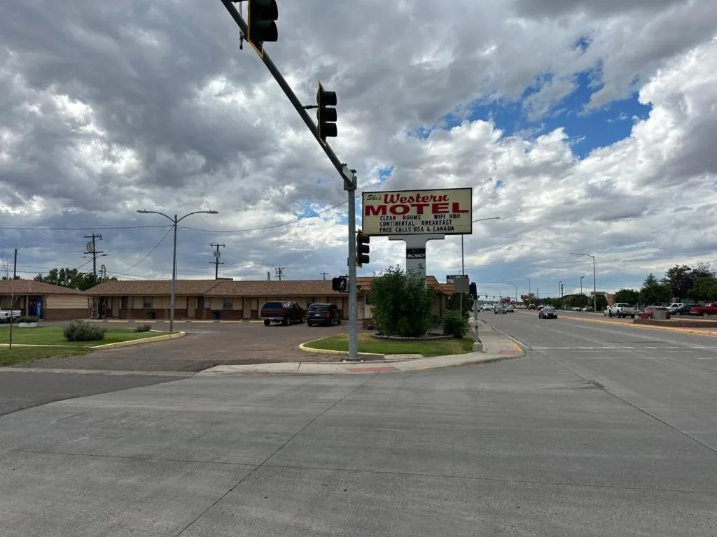 Ski's Western Motel