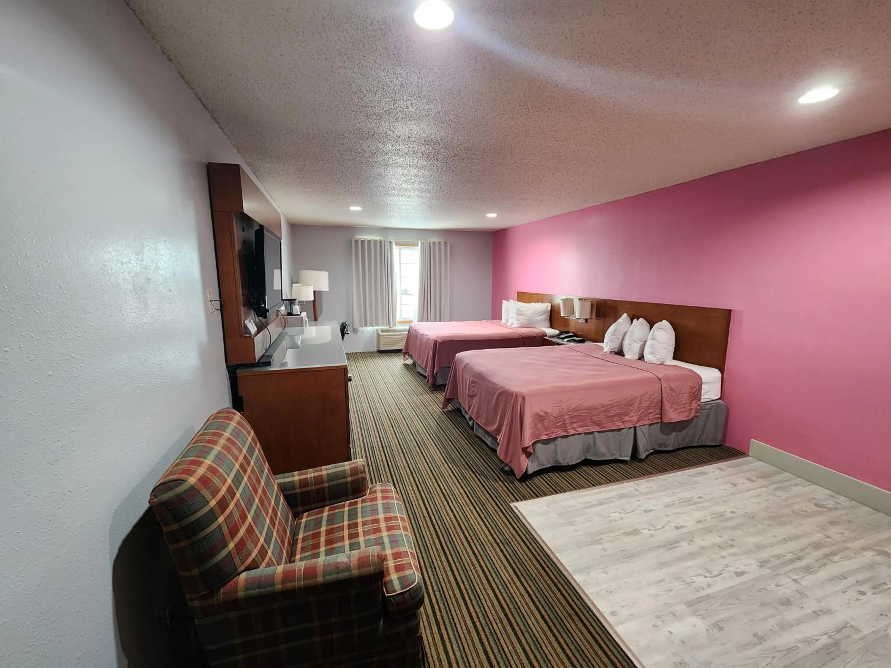 Bed in Windsor Place Inn