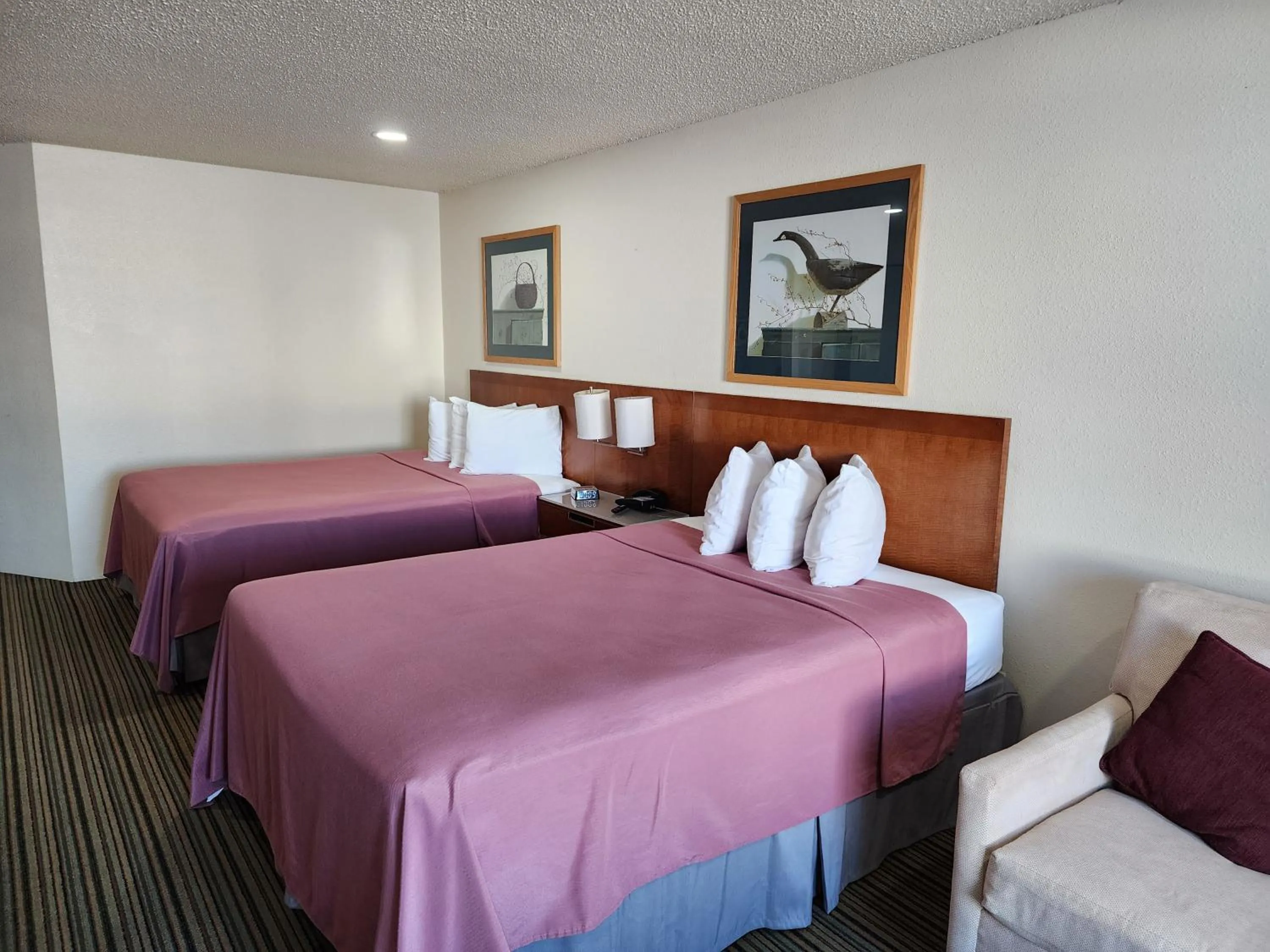 Bed in Windsor Place Inn