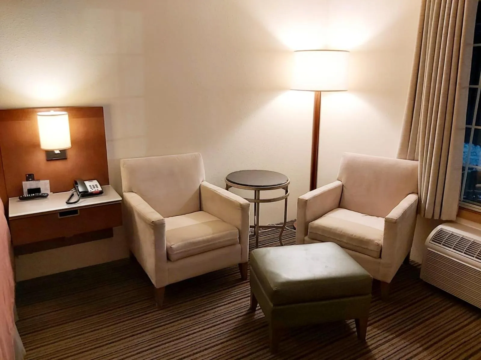 Seating area in Windsor Place Inn