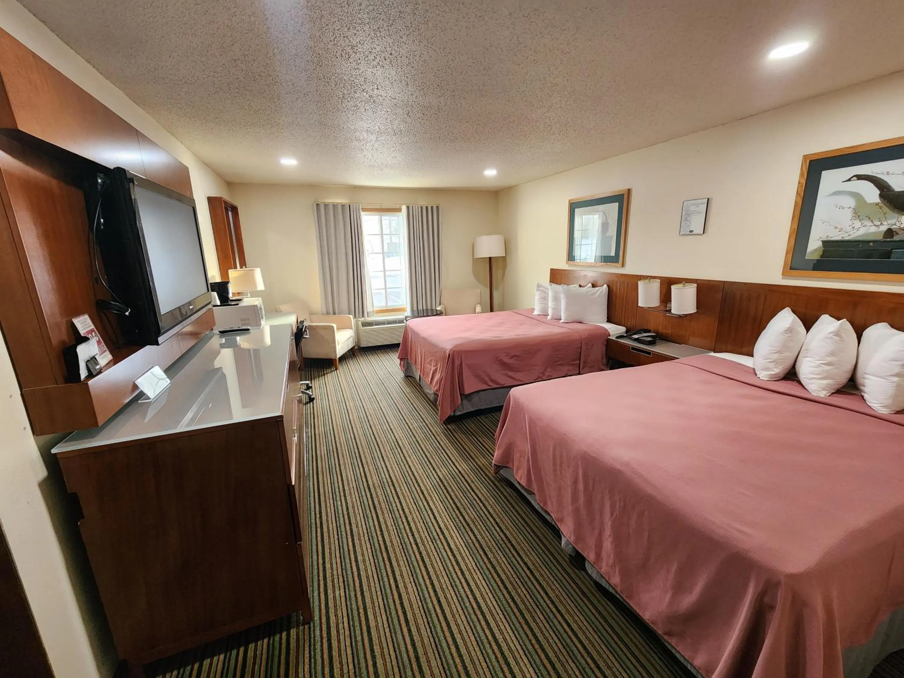 Bed in Windsor Place Inn