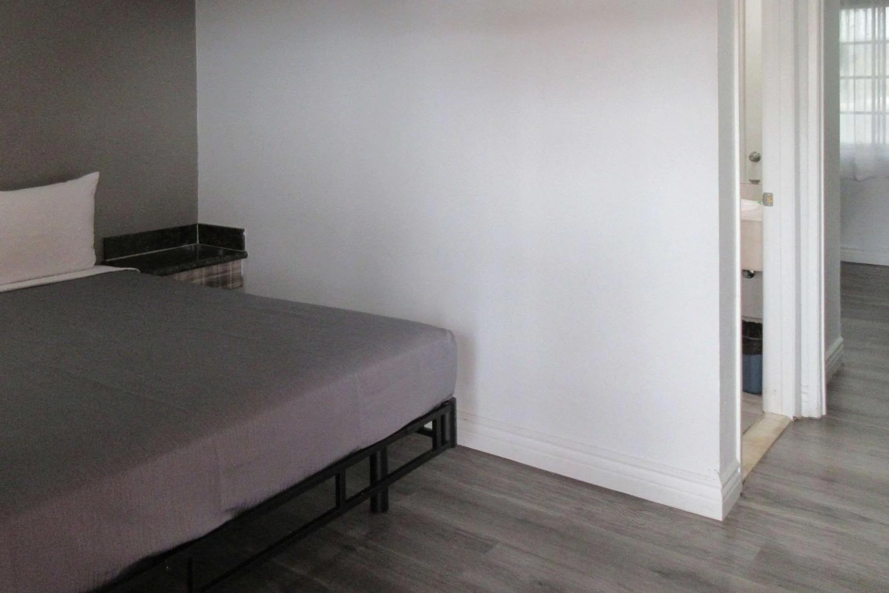 Bedroom, Bed in Rodeway Inn Commerce - Los Angeles