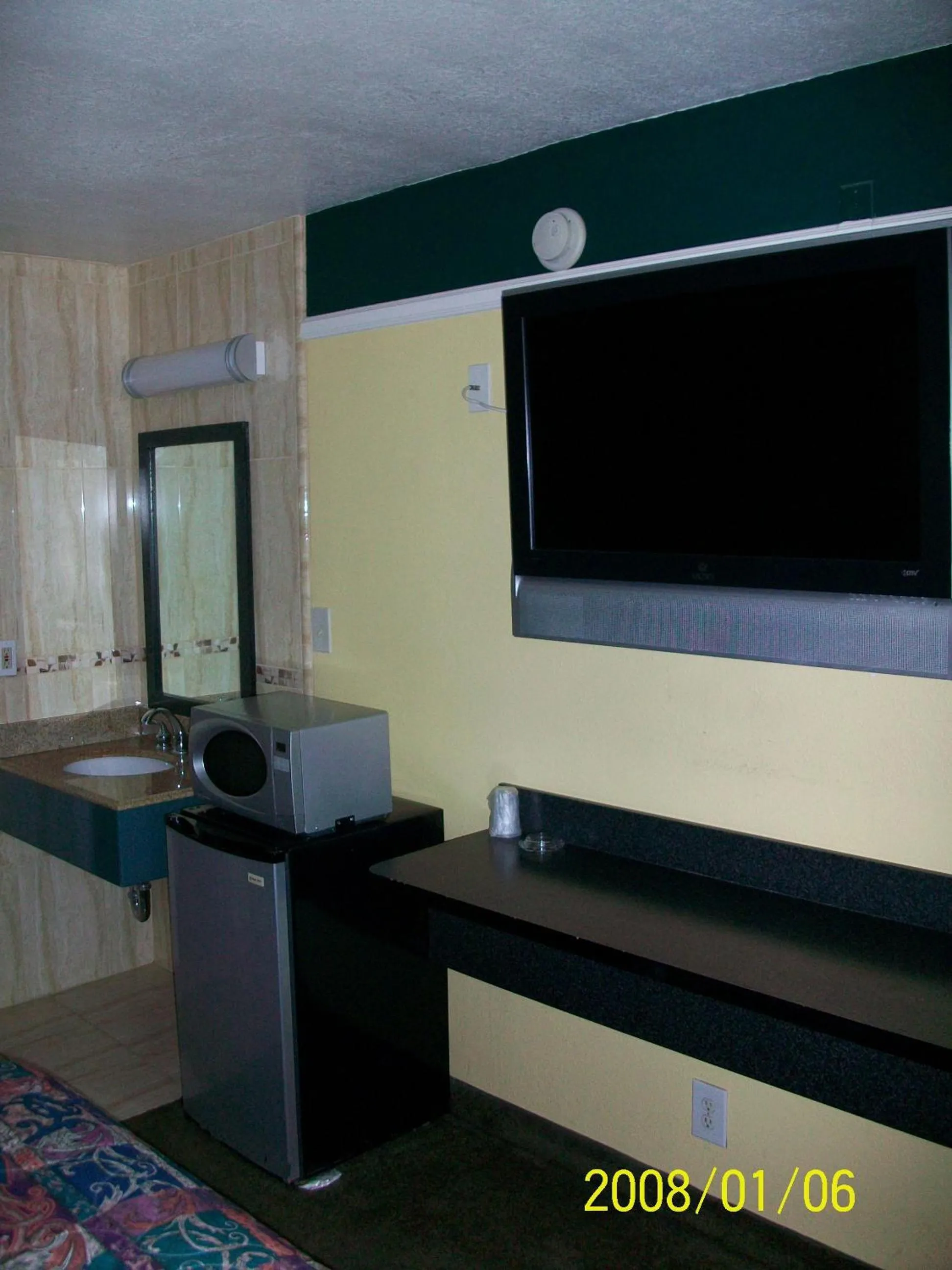 Bed in Rodeway Inn Commerce - Los Angeles