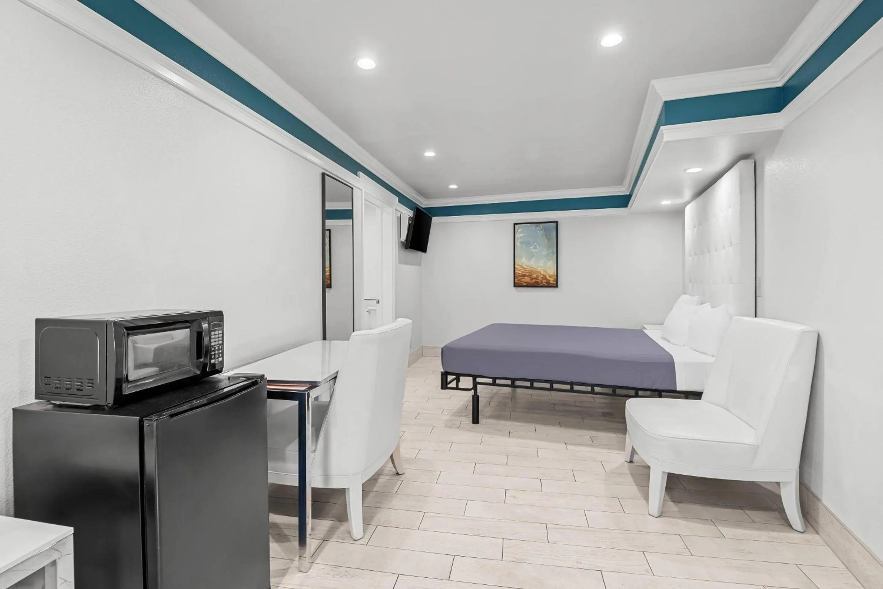 Bedroom, Bed in Rodeway Inn Commerce - Los Angeles