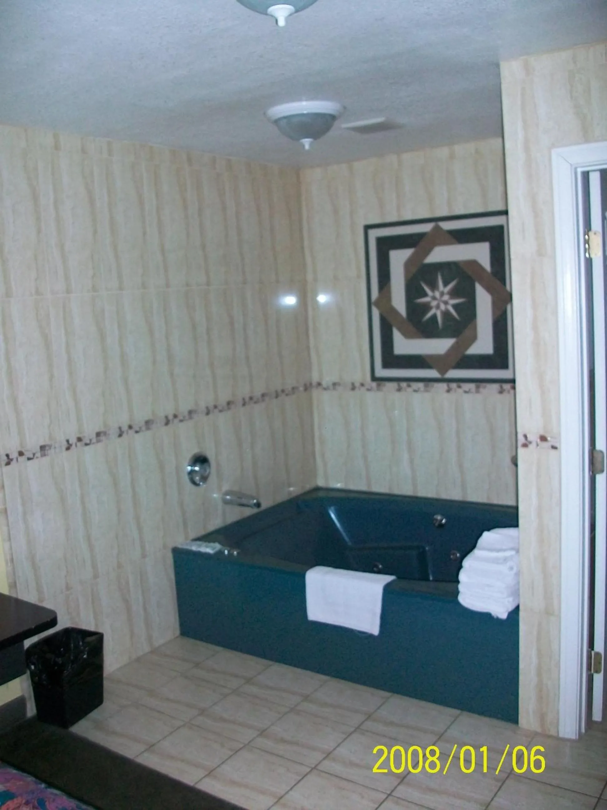 Bed in Rodeway Inn Commerce - Los Angeles