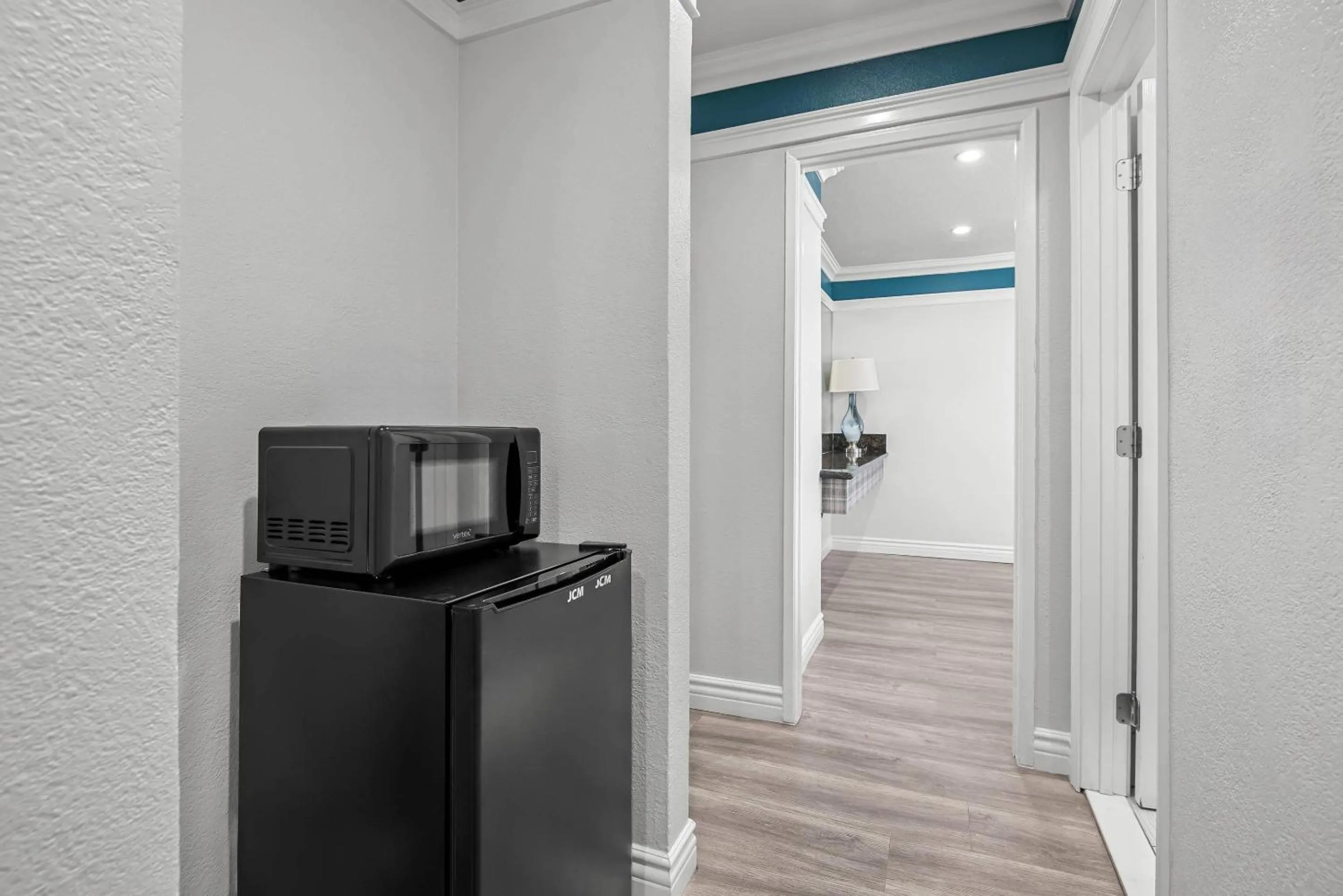 Bedroom in Rodeway Inn Commerce - Los Angeles