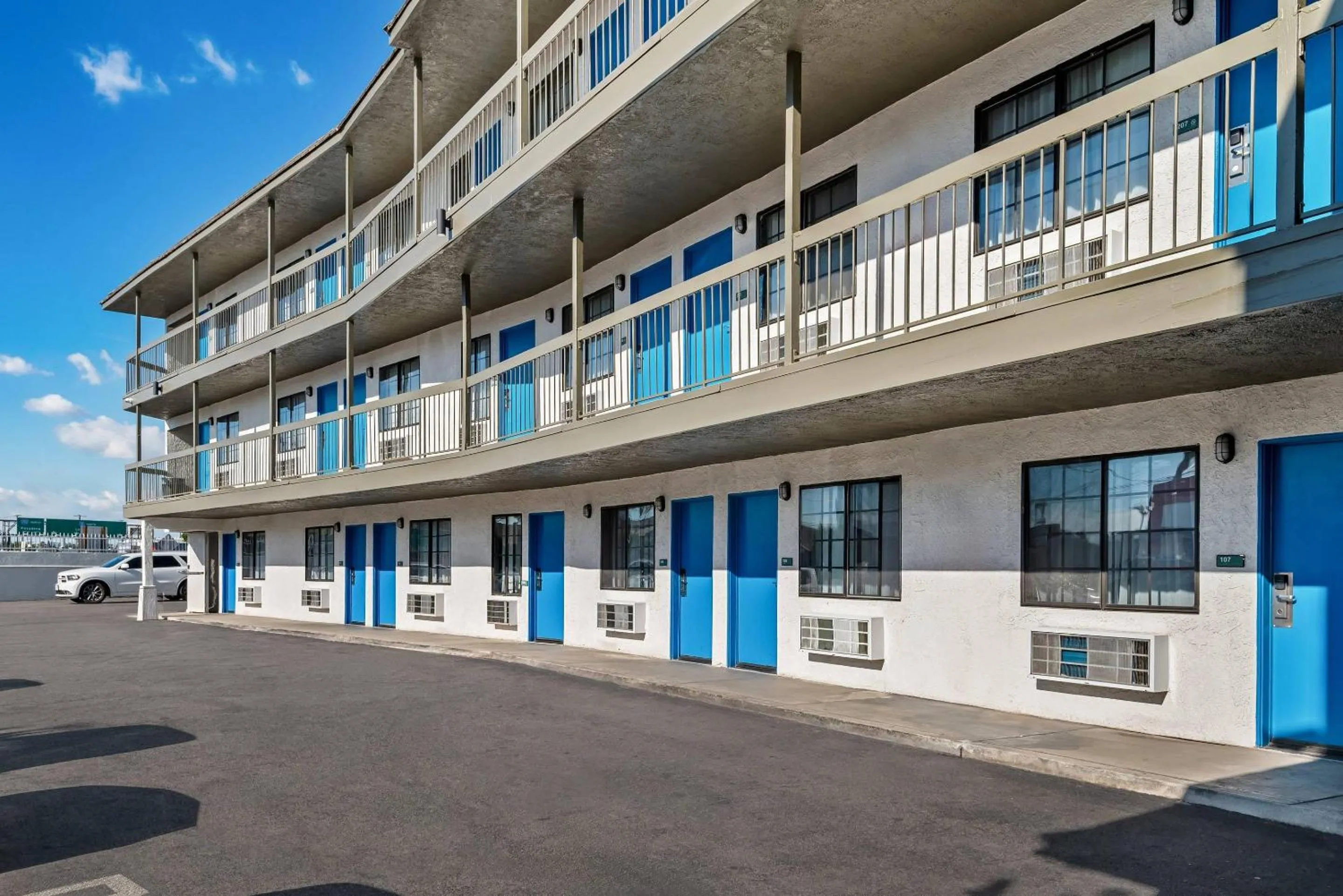 Property building in Rodeway Inn Commerce - Los Angeles