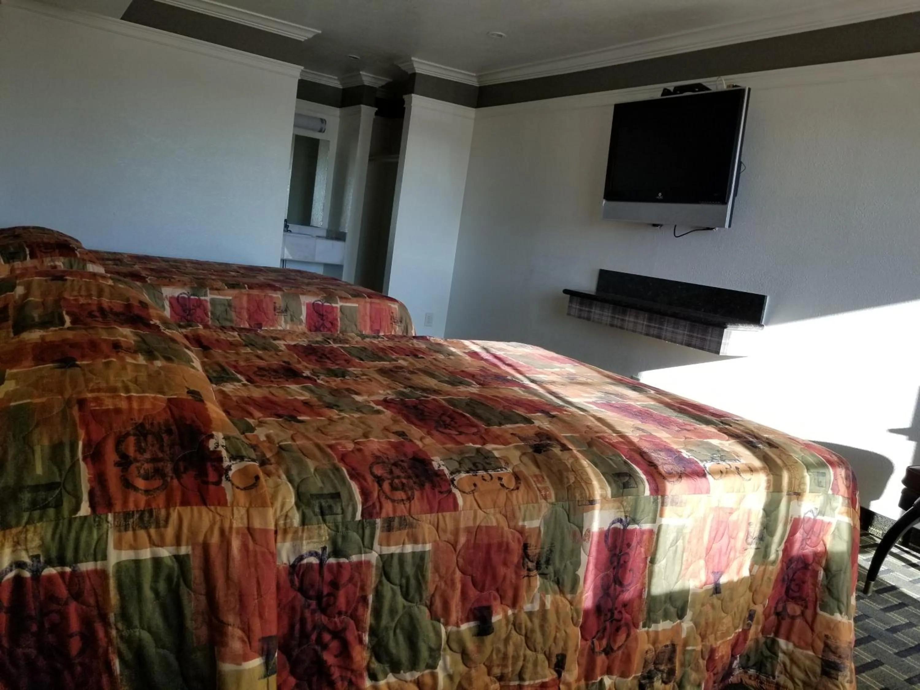 Bed in Rodeway Inn Commerce - Los Angeles