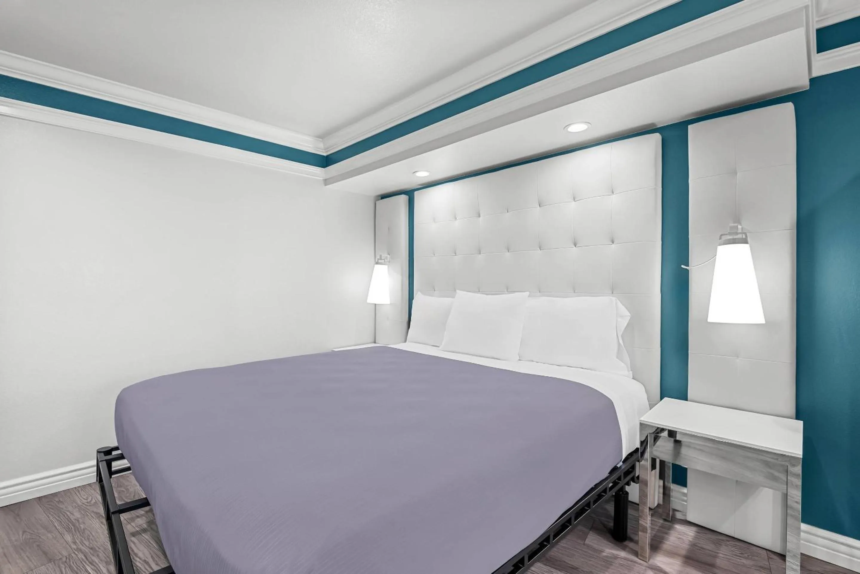 Bedroom, Bed in Rodeway Inn Commerce - Los Angeles