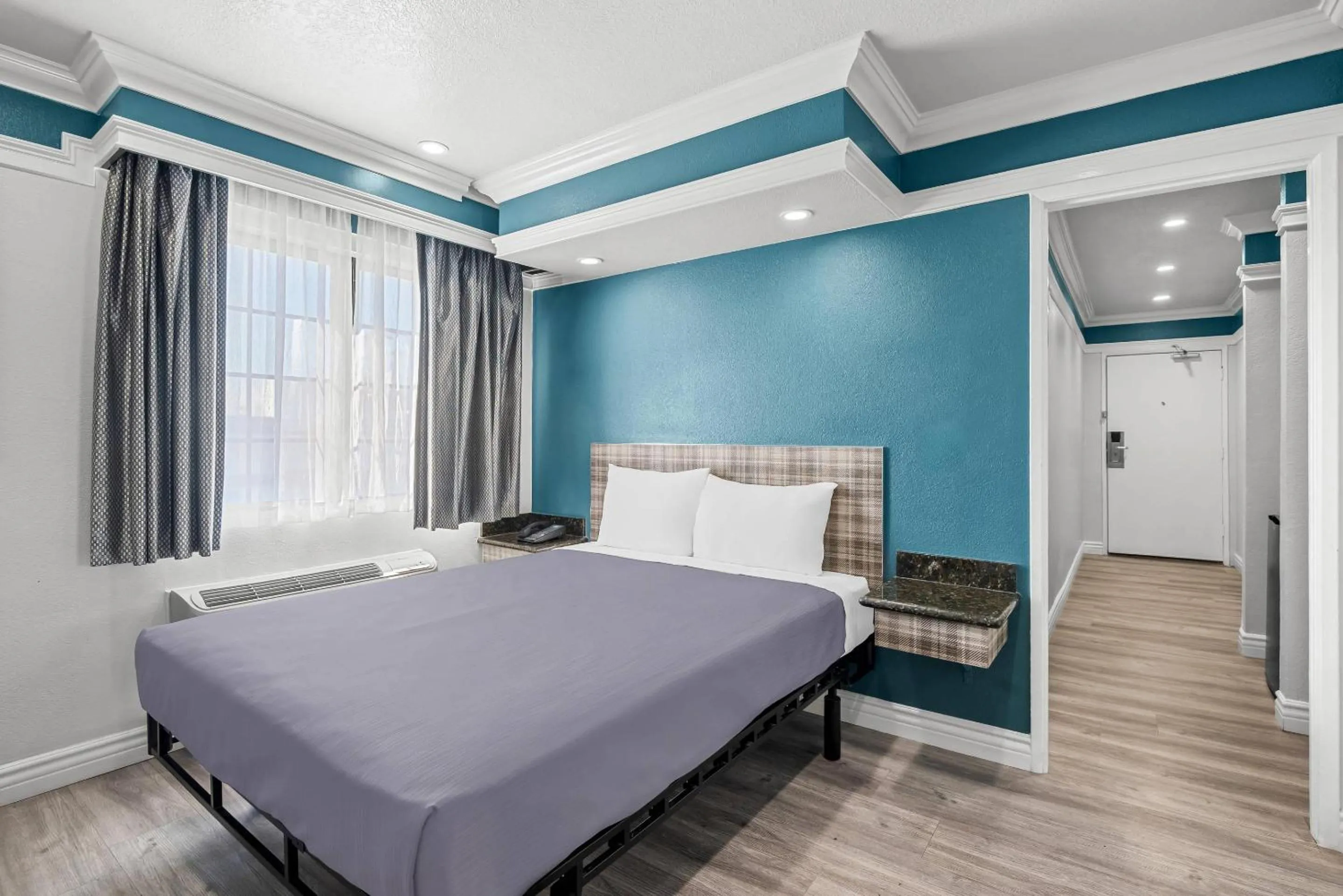 Bedroom, Bed in Rodeway Inn Commerce - Los Angeles