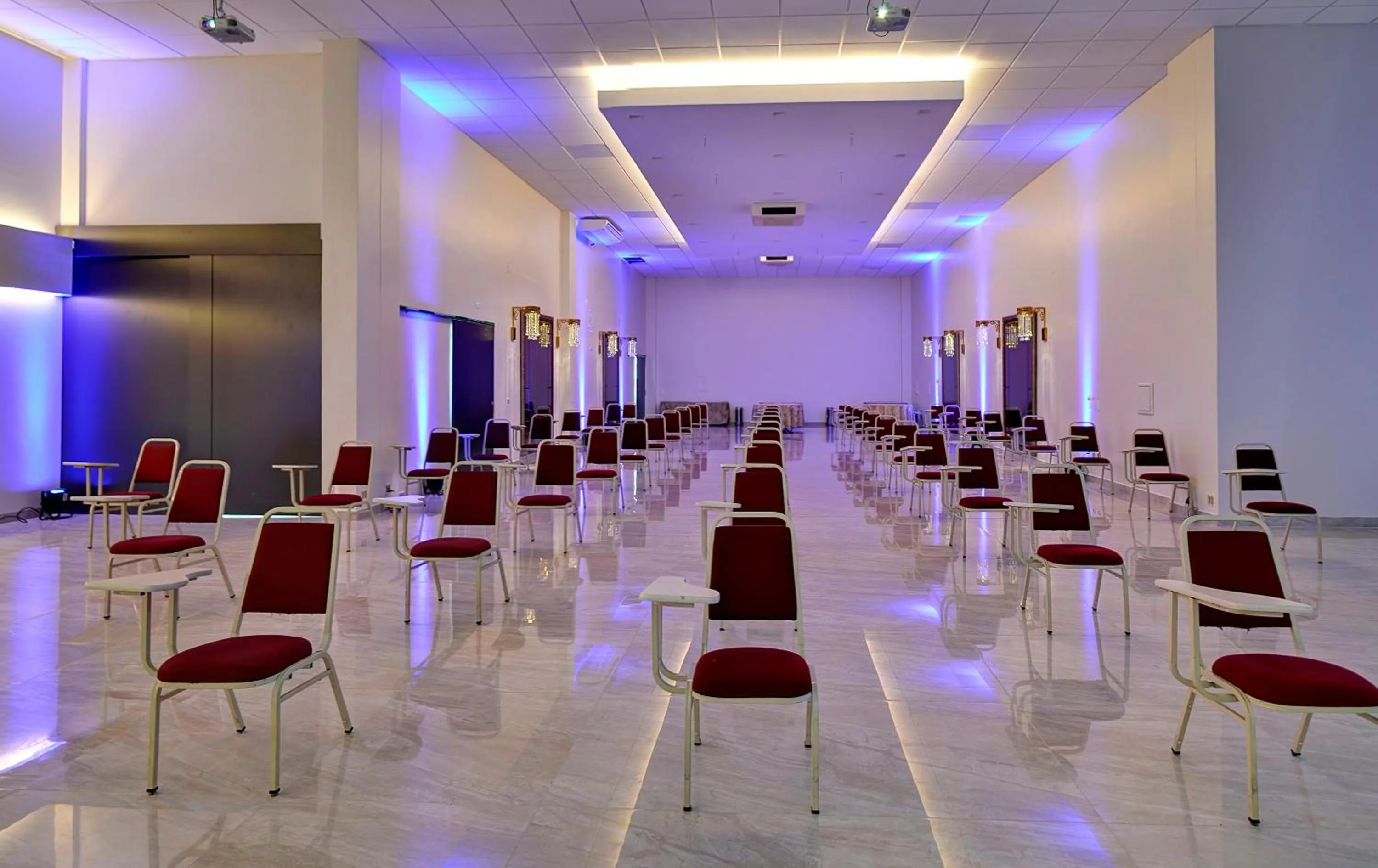 Meeting/conference room in Porto Minas Hotel e Convenções