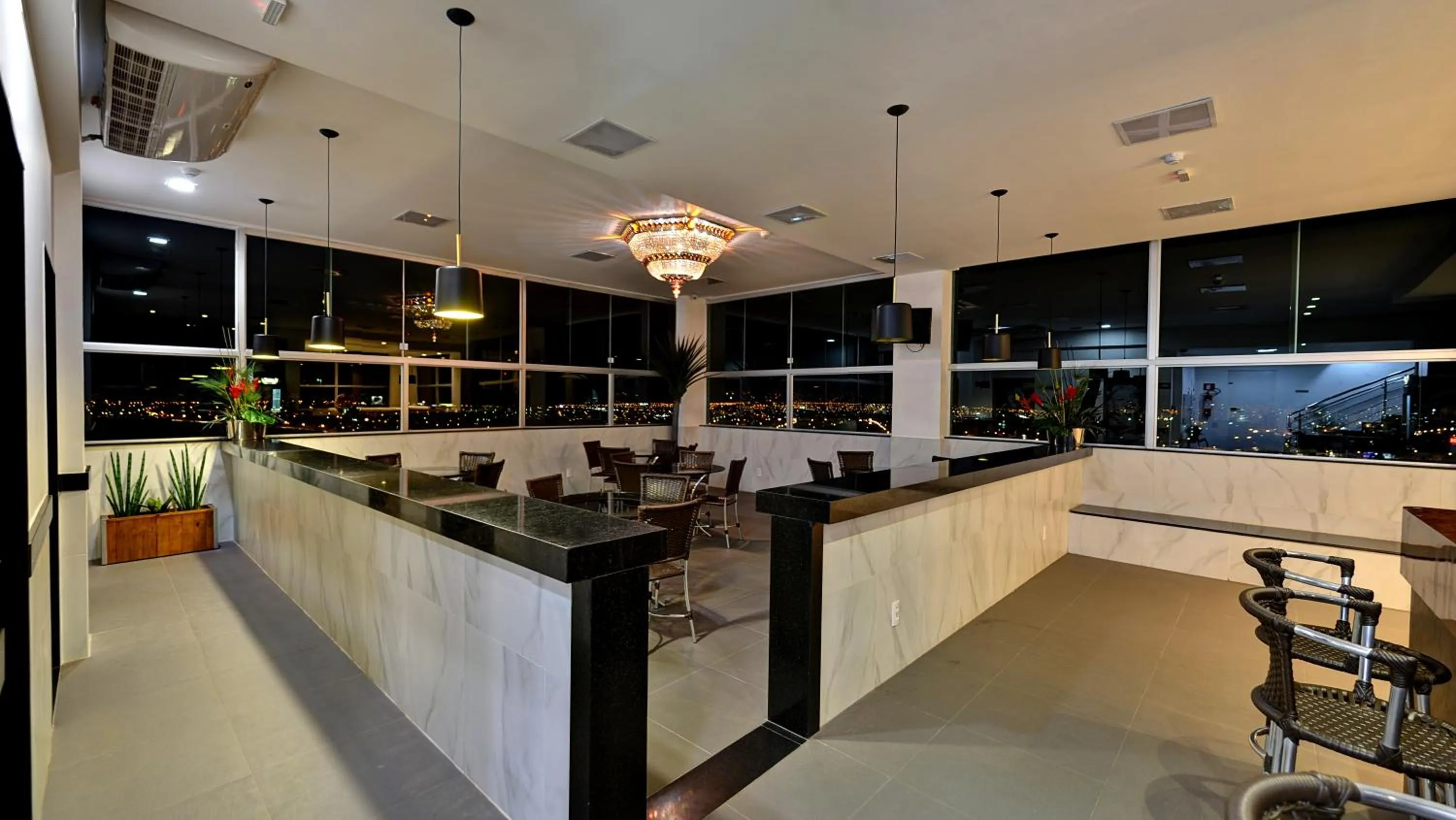 Night in Porto Minas Hotel e Convenções