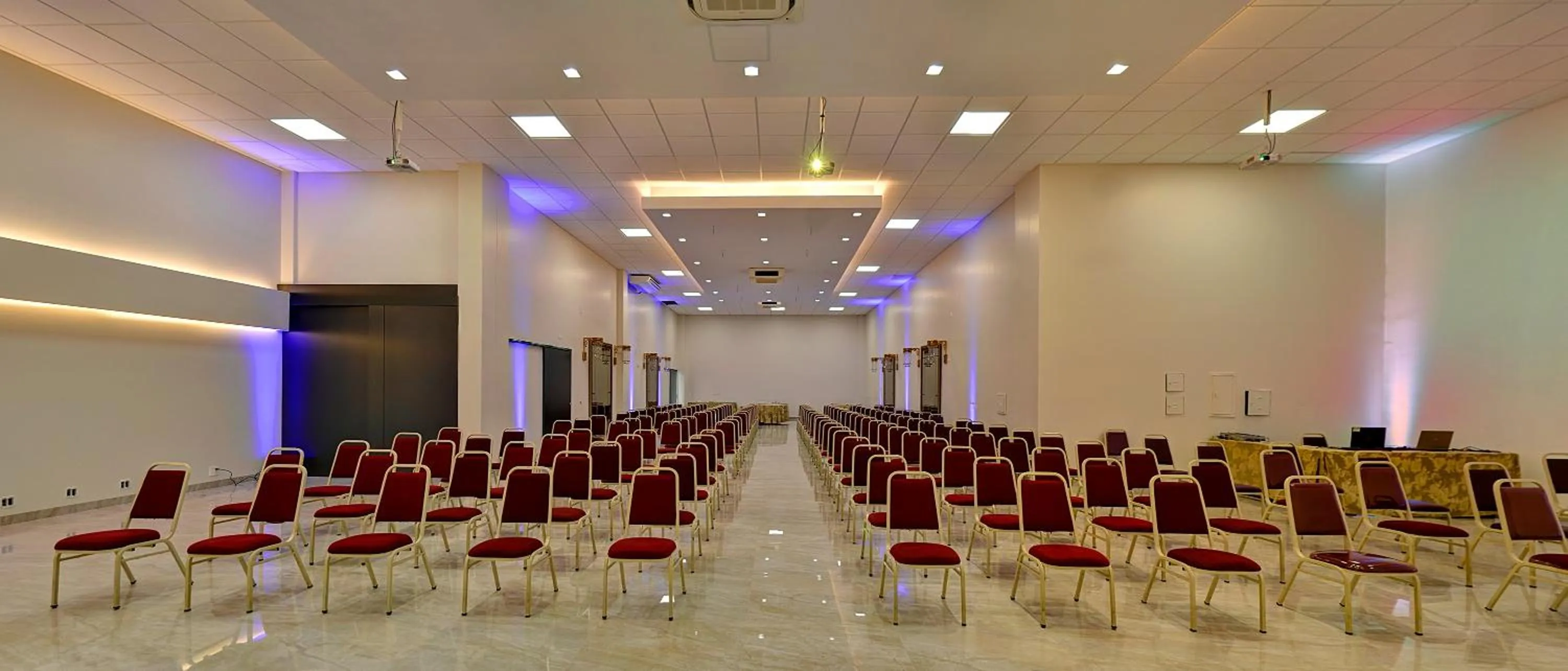 Meeting/conference room in Porto Minas Hotel e Convenções