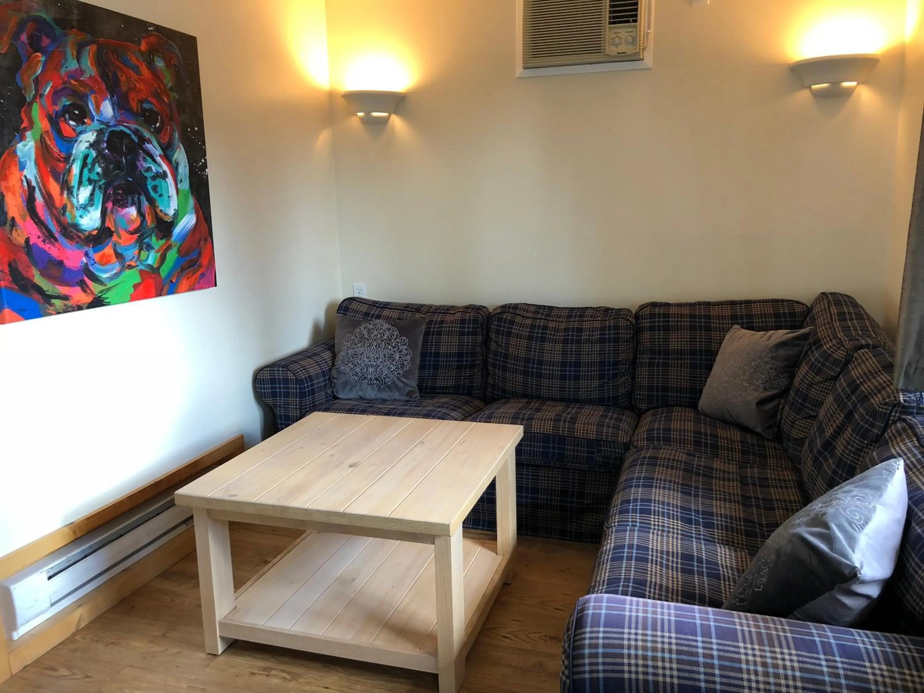 Living room in Piccadilly Motel