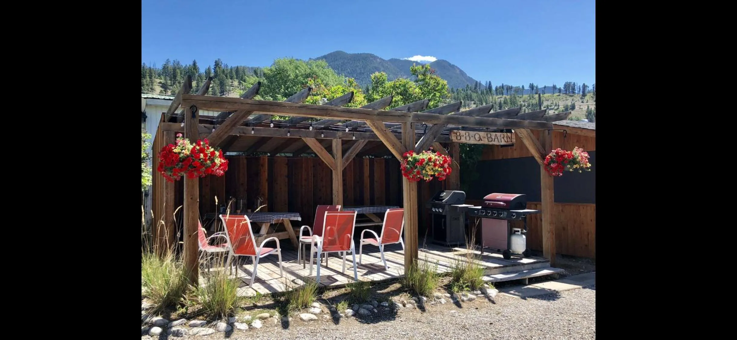 BBQ facilities in Piccadilly Motel