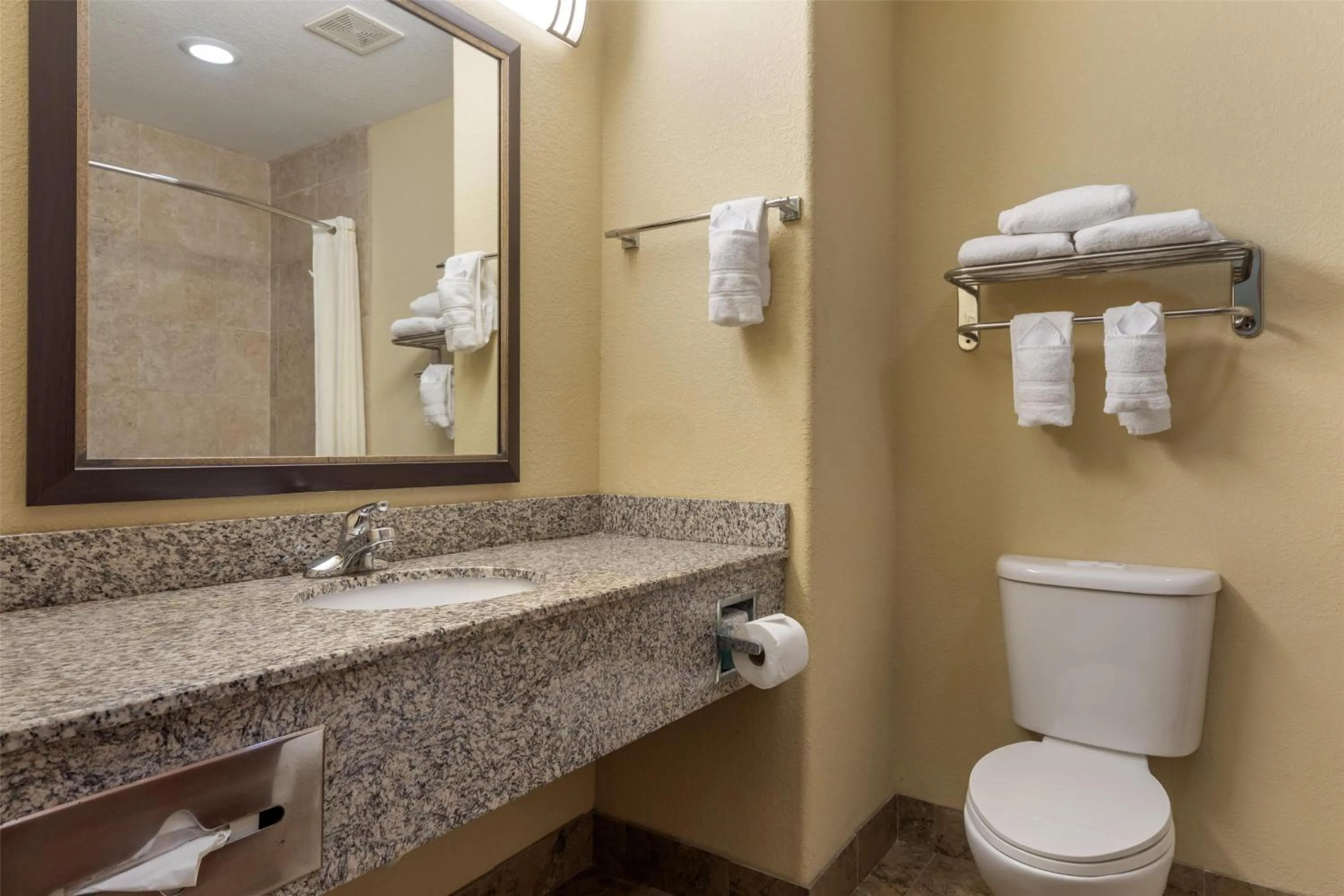 Bathroom in Best Western Bastrop Pines Inn