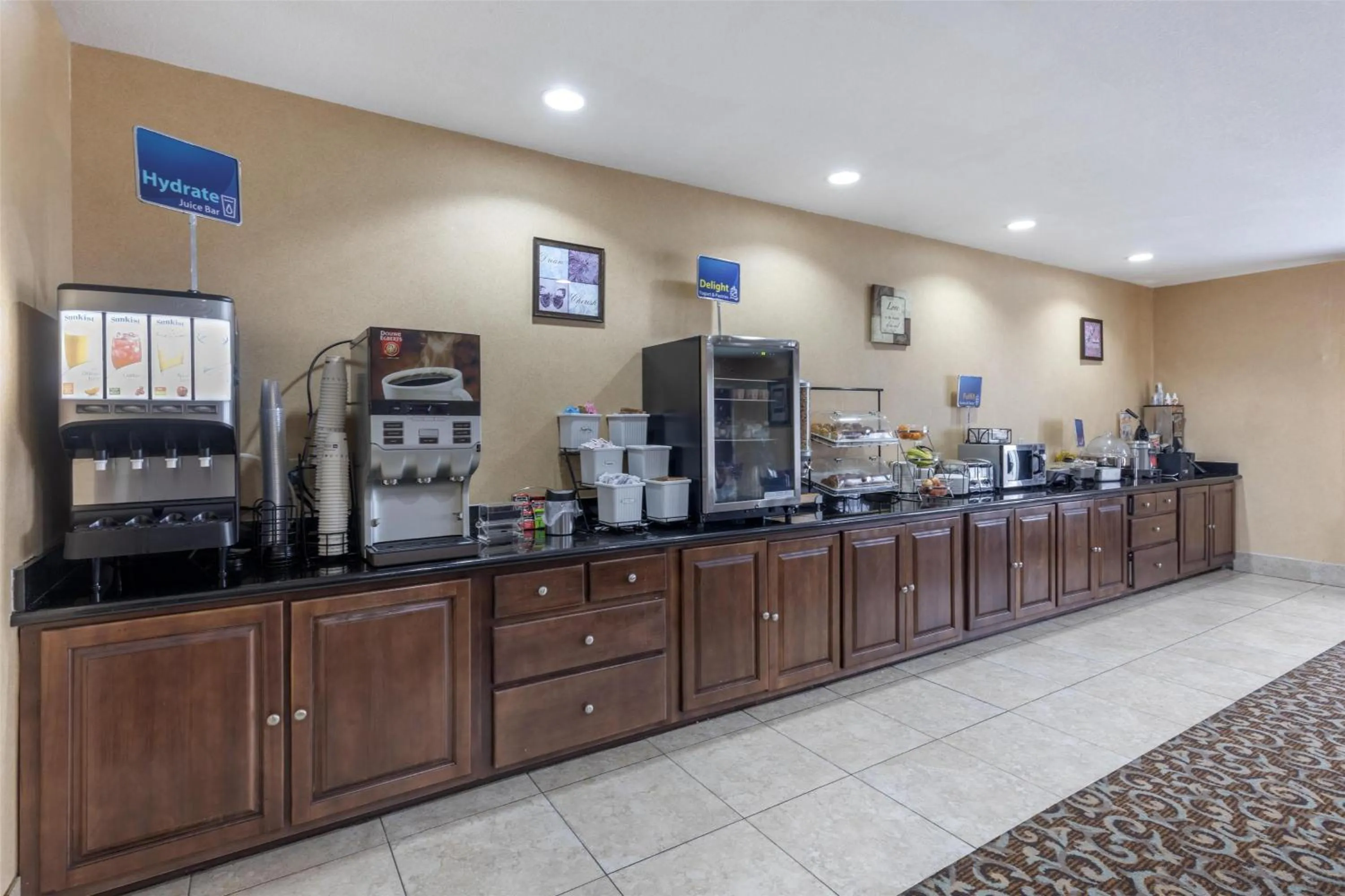 Breakfast in Best Western Bastrop Pines Inn